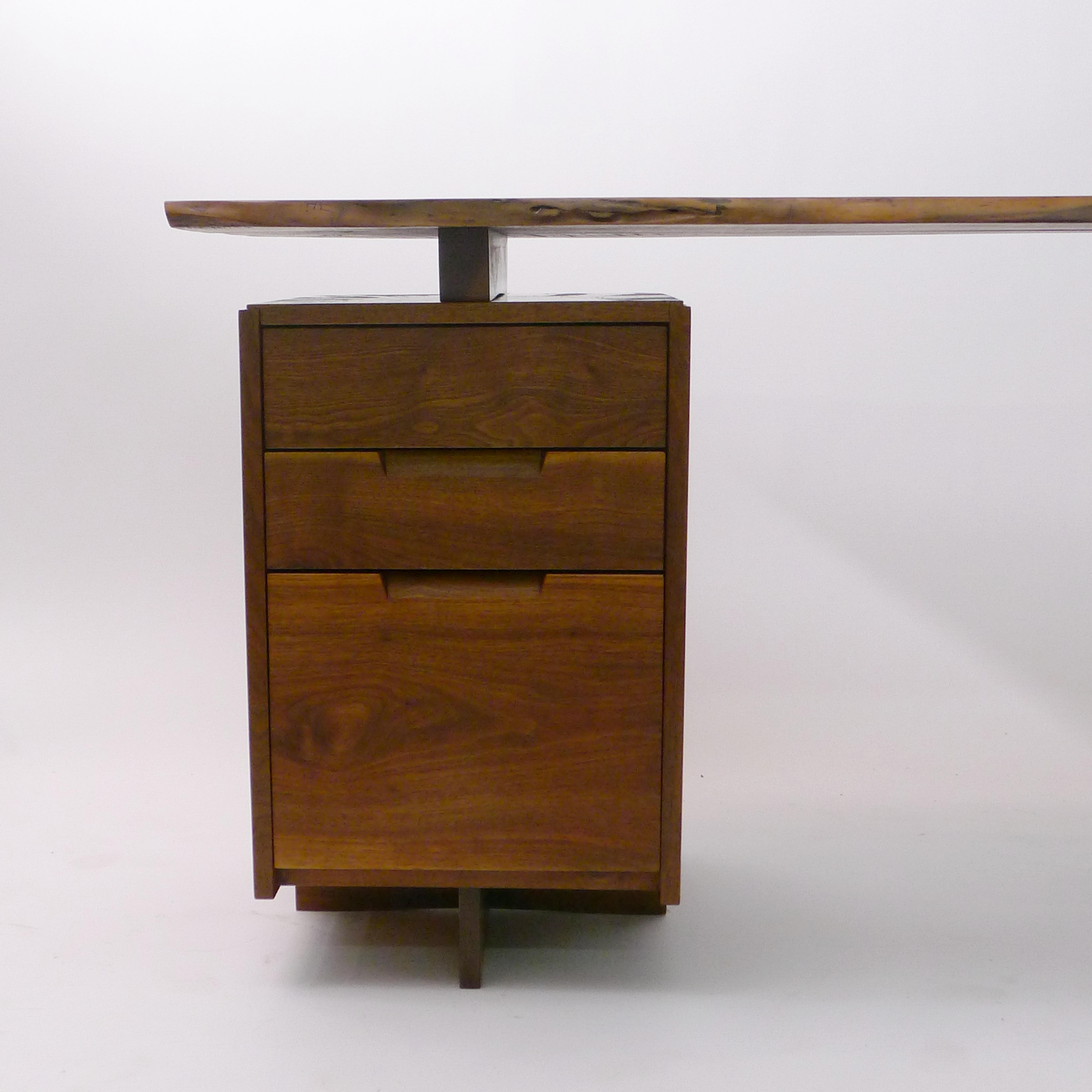 American George Nakashima, Walnut Pedestal Desk with Turned Legs, 1972 For Sale