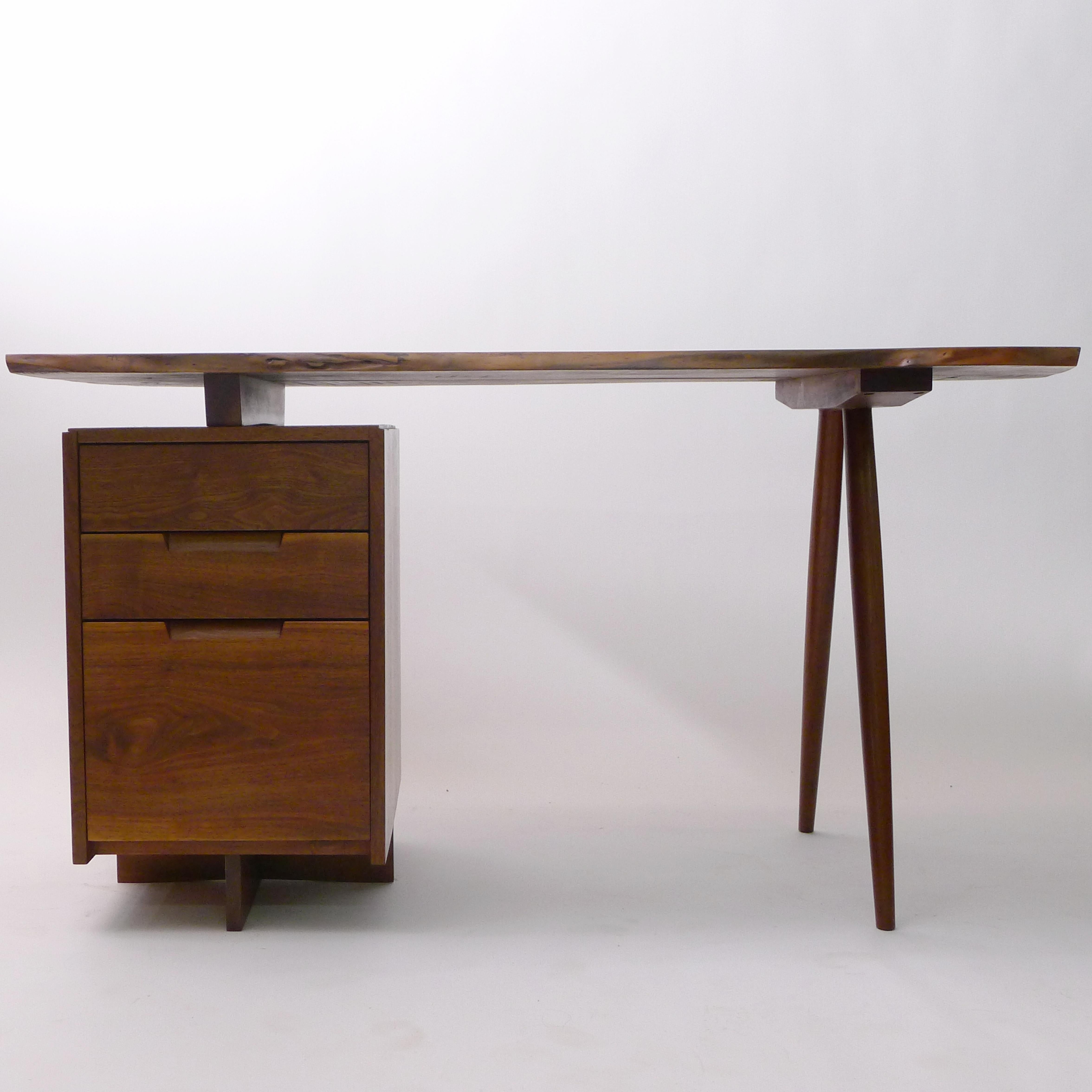 George Nakashima, Walnut Pedestal Desk with Turned Legs, 1972 For Sale 1
