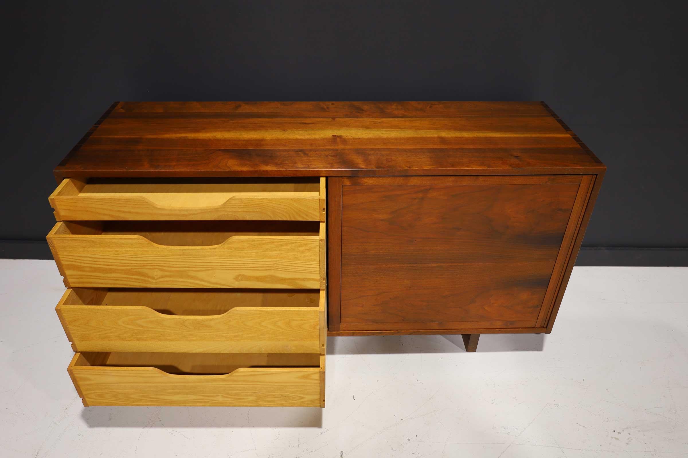 Sideboard aus Nussbaumholz von George Nakashima, 1961 (Nordamerikanisch) im Angebot