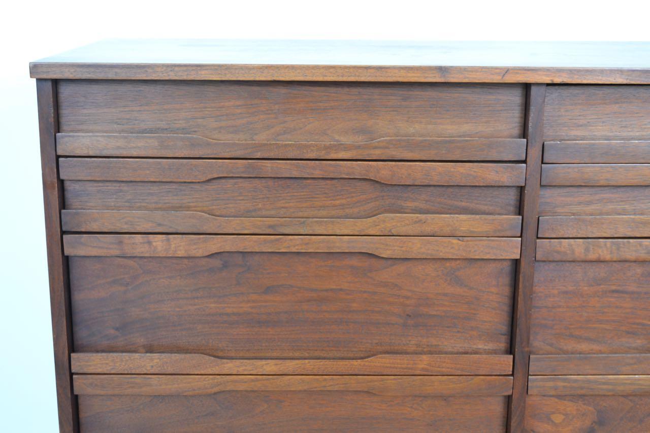 George Nakashima Walnut Tallboy for Widdicombe, USA, 1964 In Good Condition For Sale In Wargrave, Berkshire