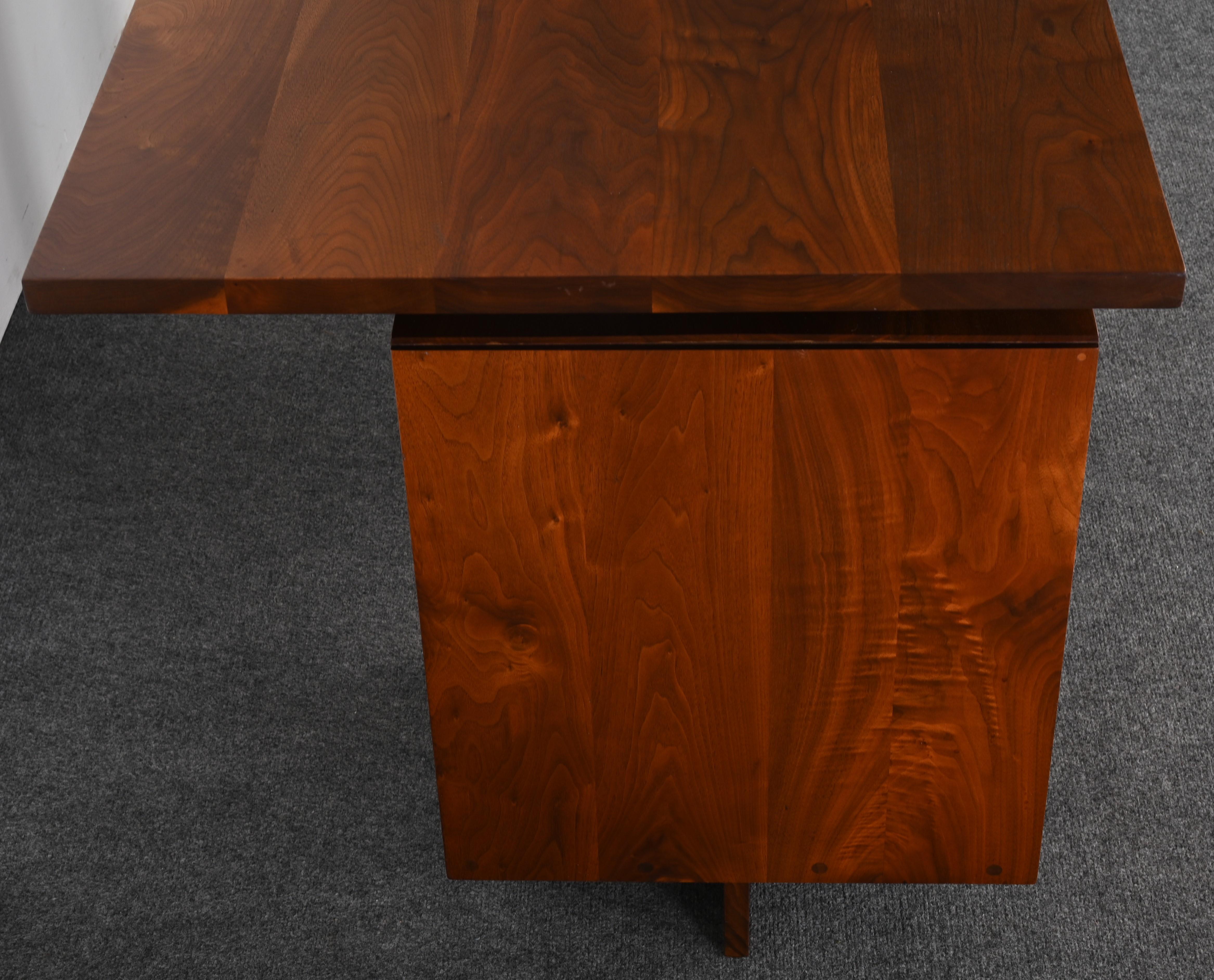 George Nakashima Scrivania a due piedistalli in noce con sedia da capitano 1961 in vendita 2