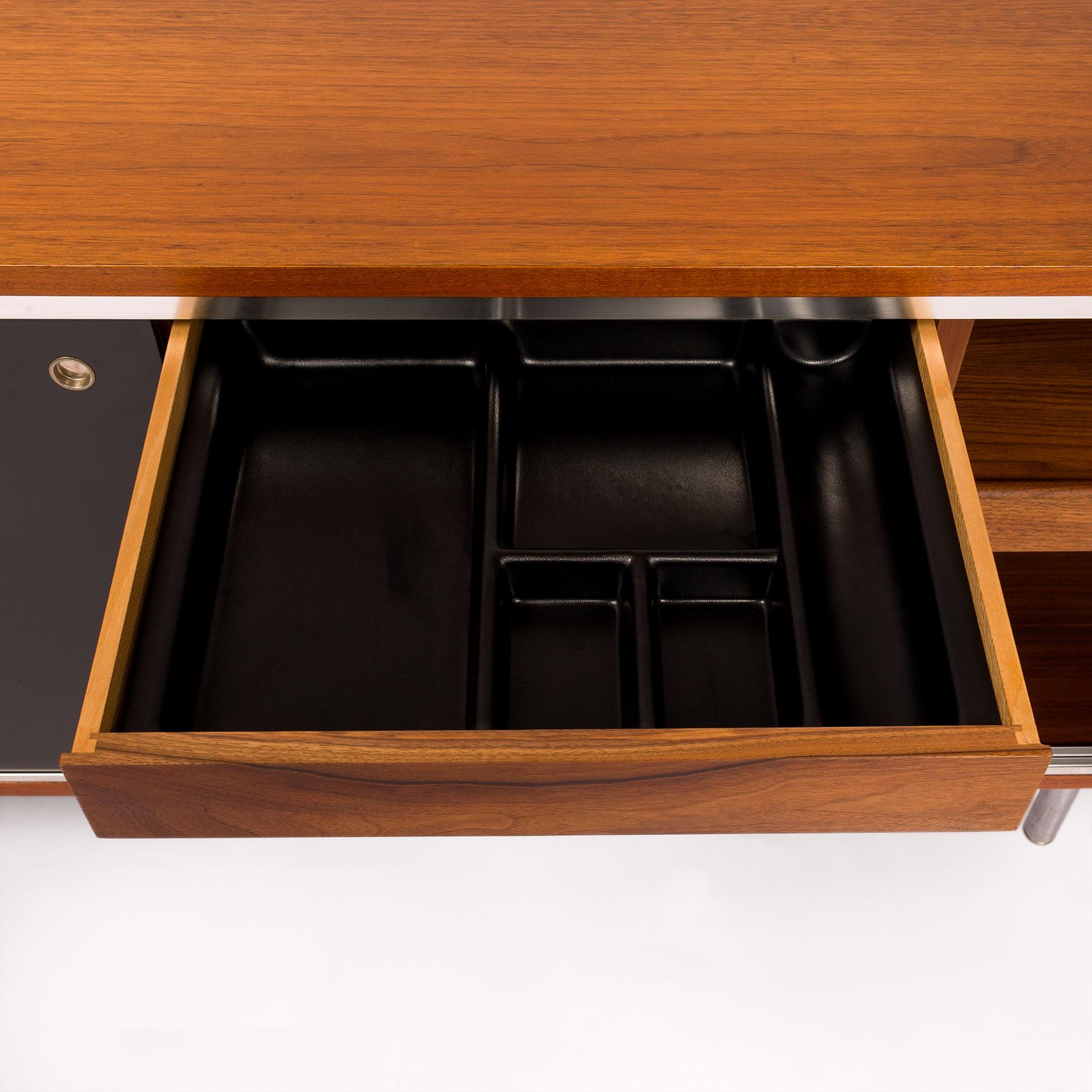 Credenza George Nelson 8000 Executive Series para Herman Miller en nogal en Bueno estado para la venta en Emeryville, CA