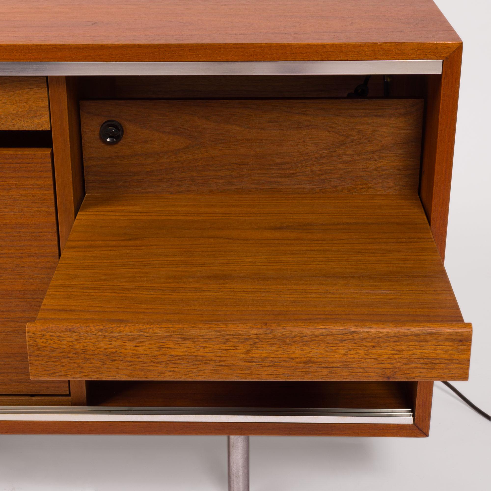 Credenza George Nelson 8000 Executive Series para Herman Miller en nogal en venta 1