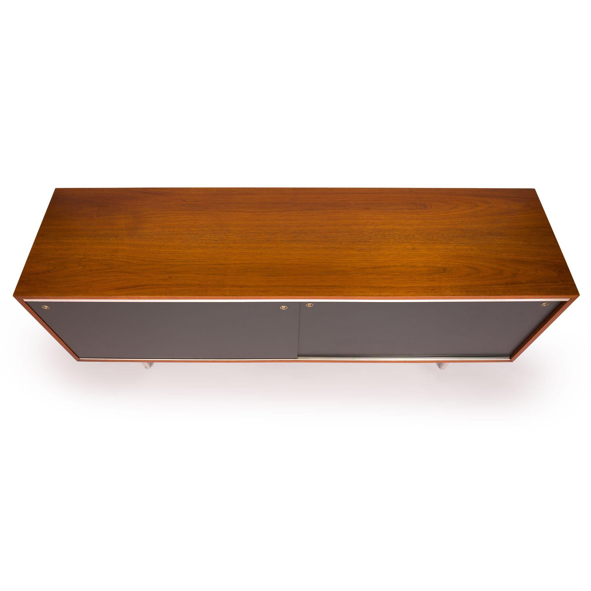 Credenza George Nelson 8000 Executive Series para Herman Miller en nogal en venta 2