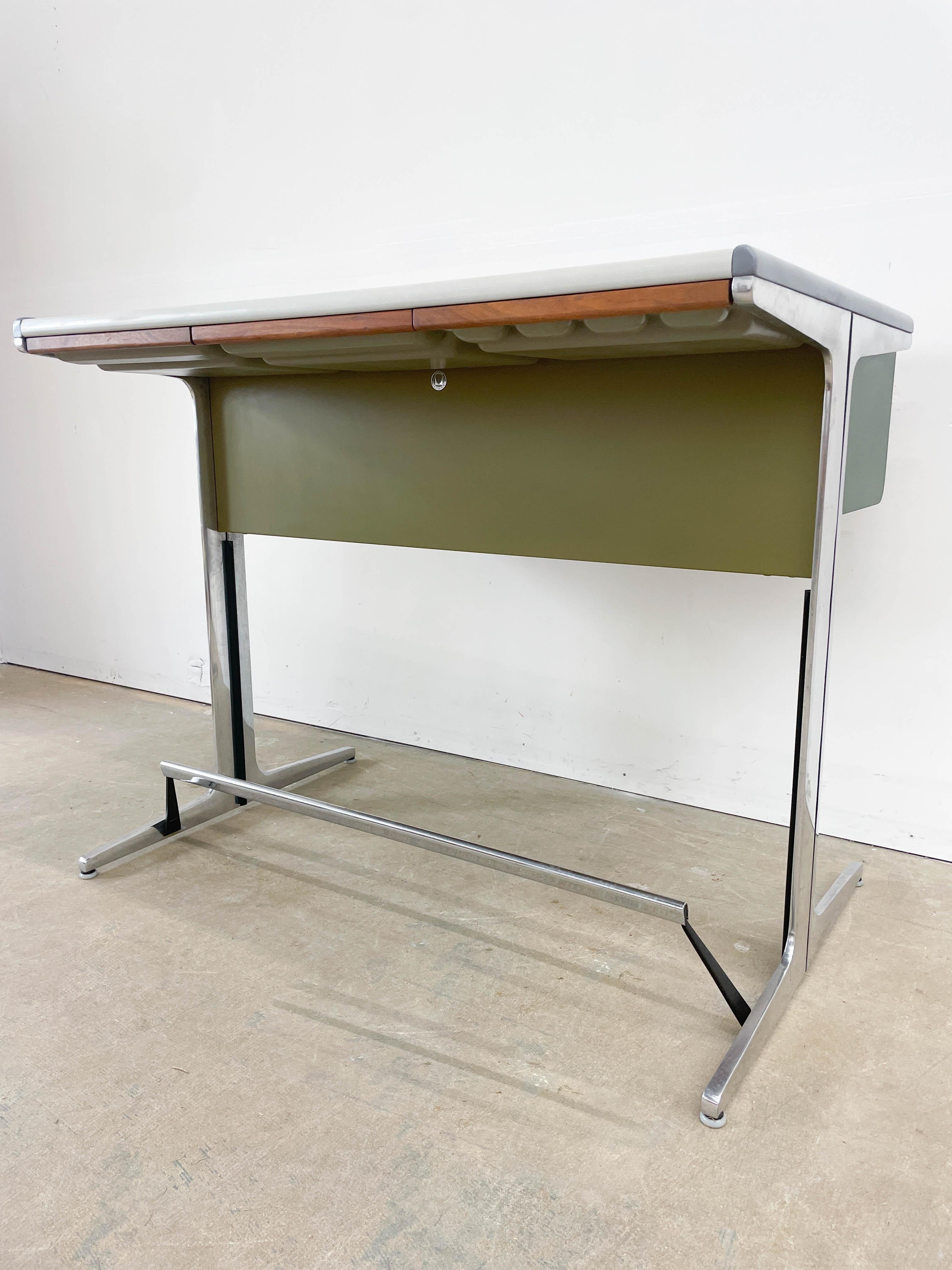 George Nelson Action Office Drafting table for Herman Miller In Good Condition In Kalamazoo, MI