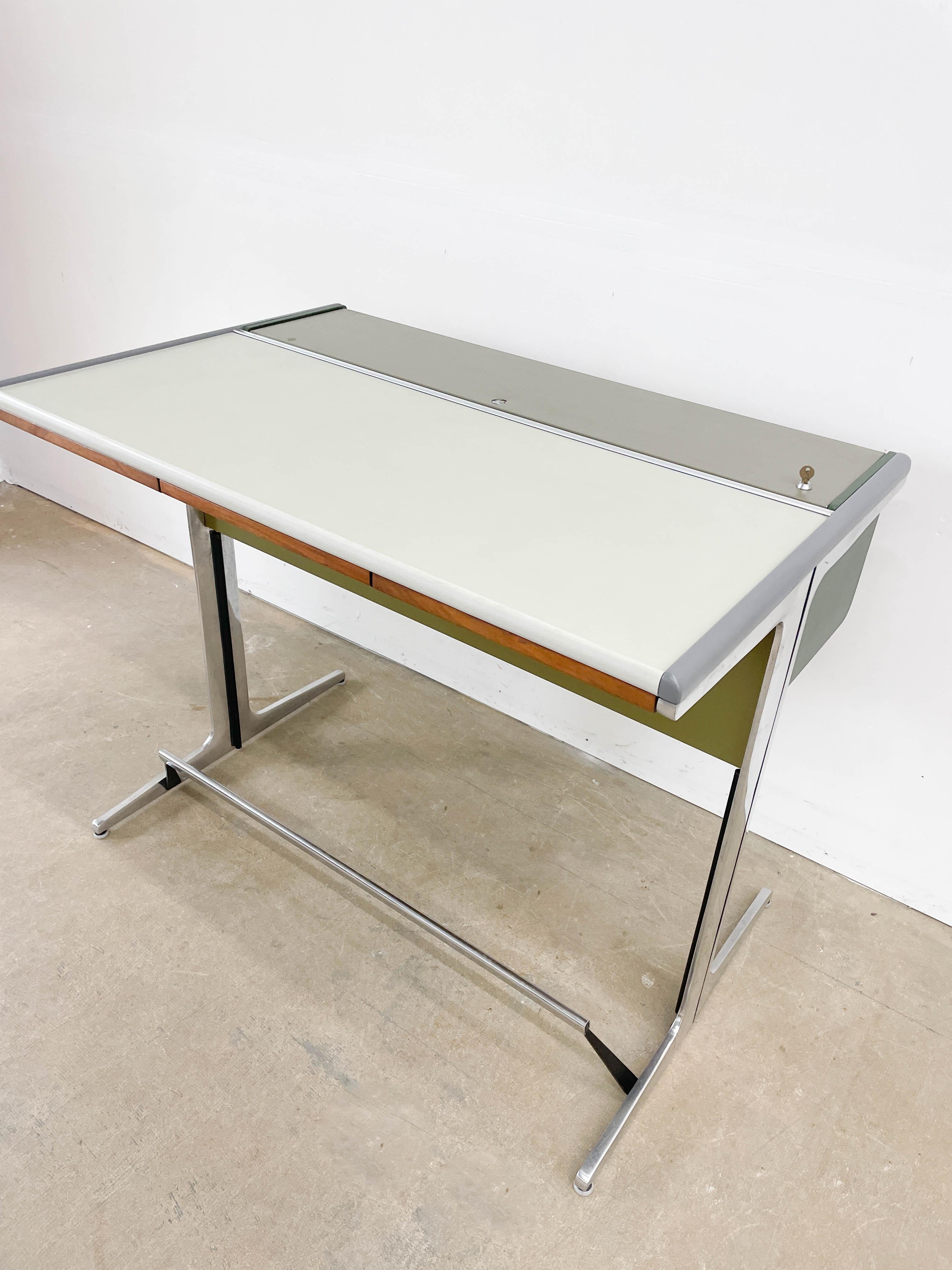 20th Century George Nelson Action Office Drafting table for Herman Miller