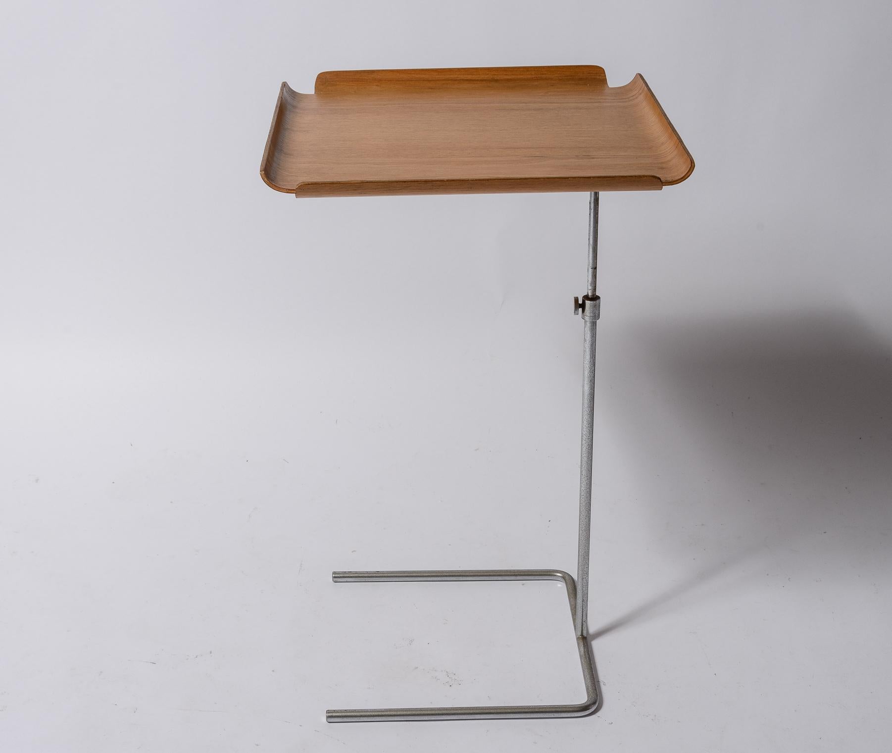 George Nelson Verstellbarer Tabletttisch im Zustand „Gut“ im Angebot in West Palm Beach, FL