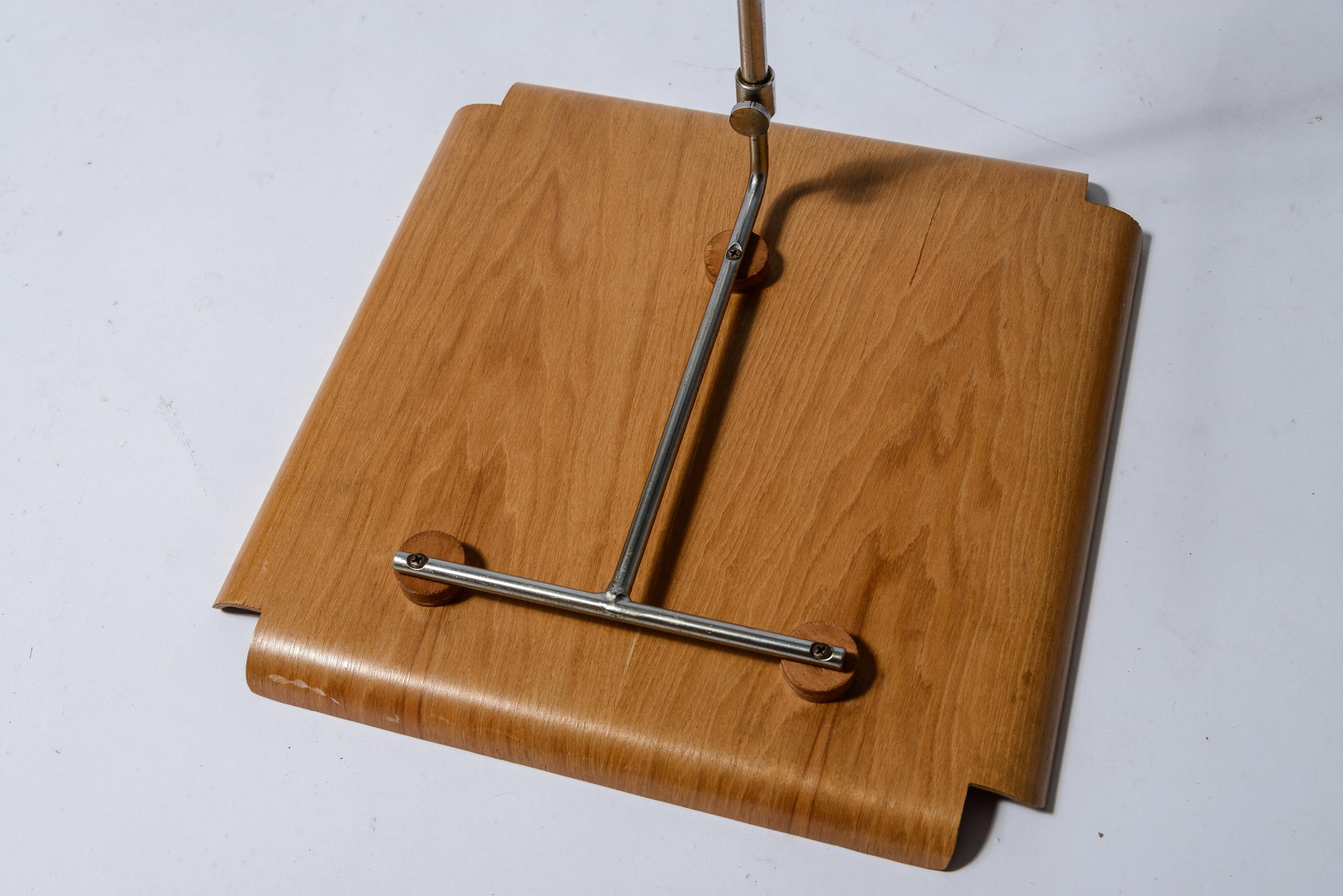 George Nelson Verstellbarer Tabletttisch (Walnuss) im Angebot