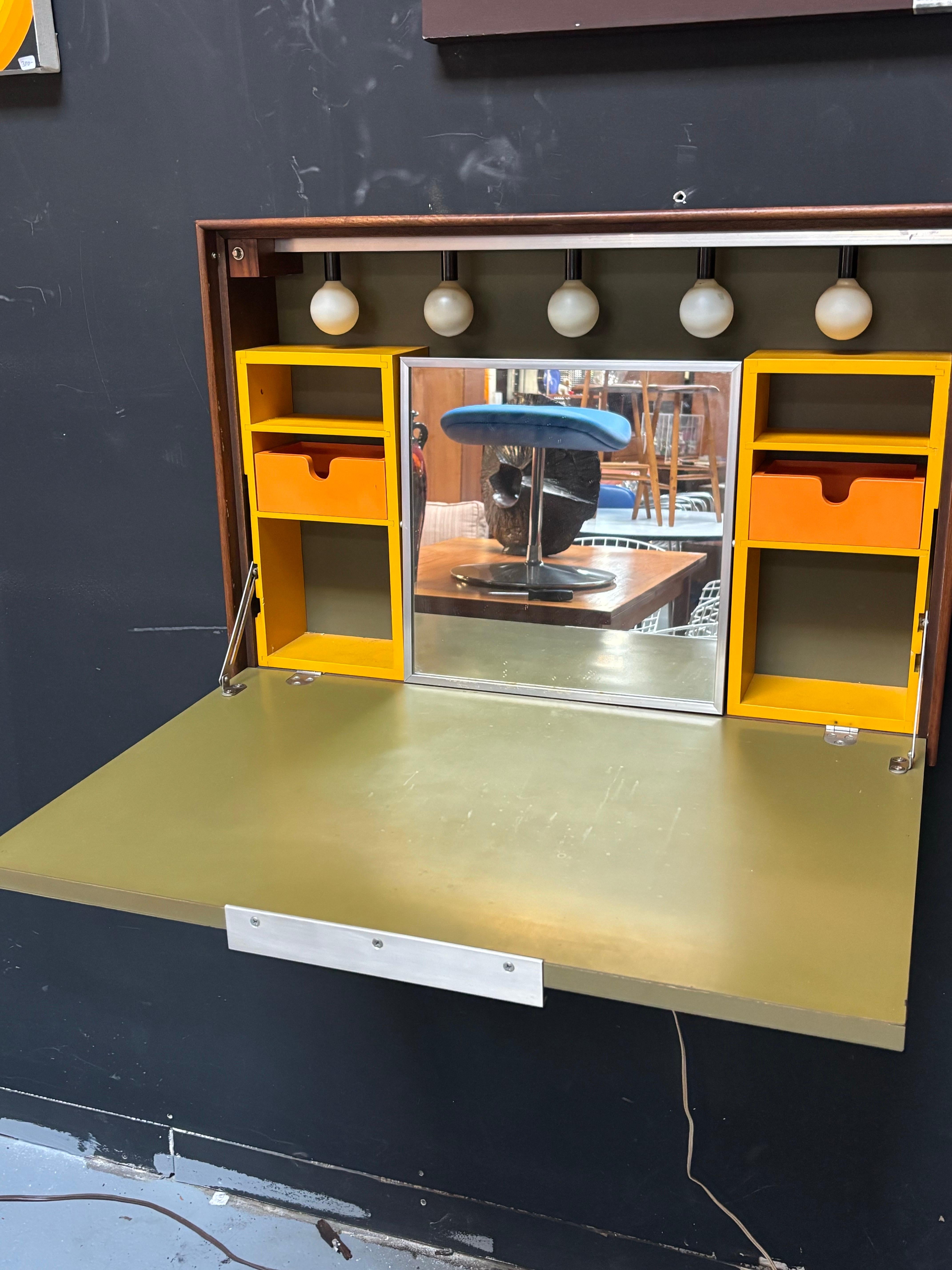 Mid-Century Modern Meuble-lavabo suspendu George Nelson/ Alexander Girard en vente