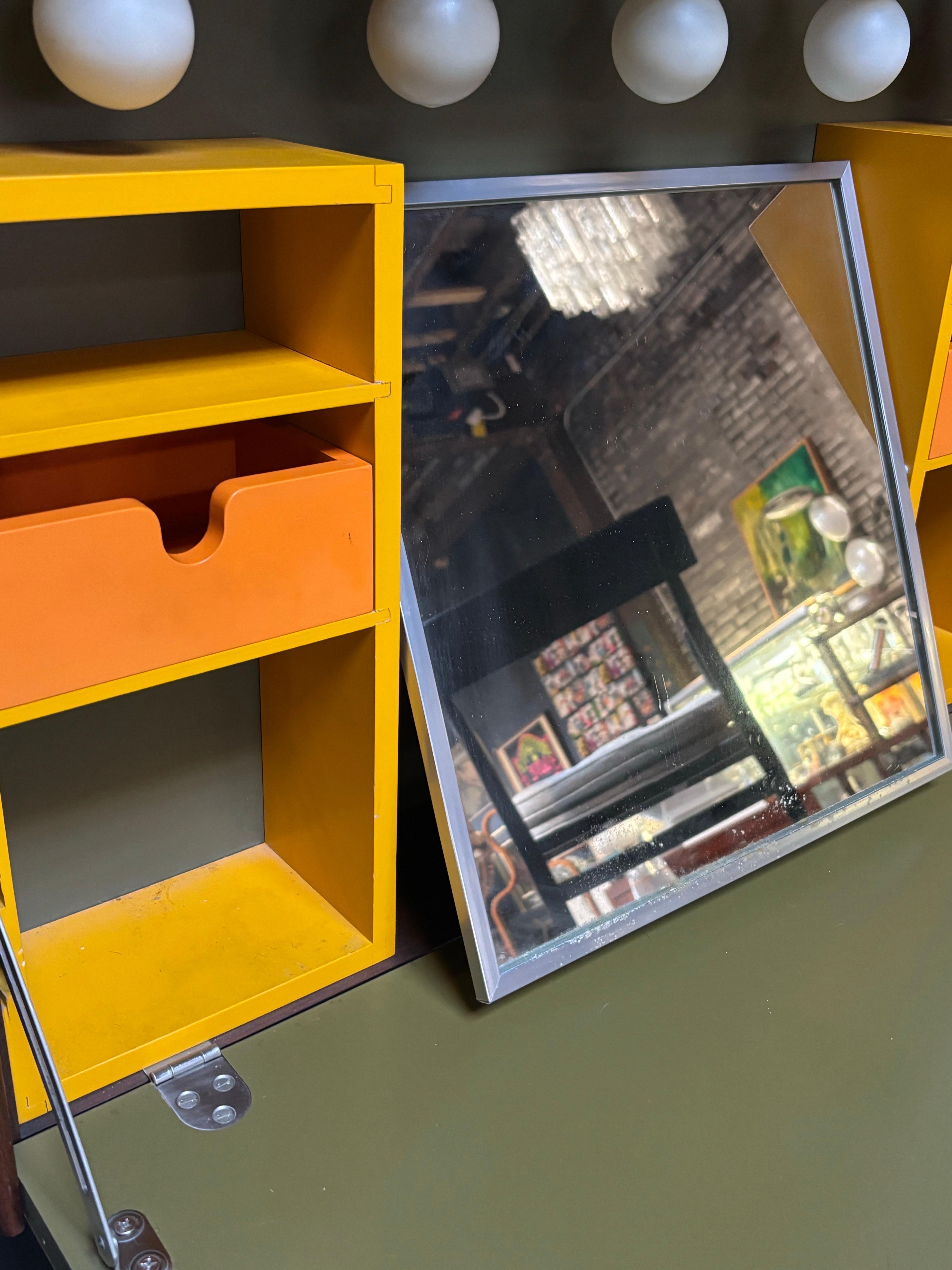 20ième siècle Meuble-lavabo suspendu George Nelson/ Alexander Girard en vente