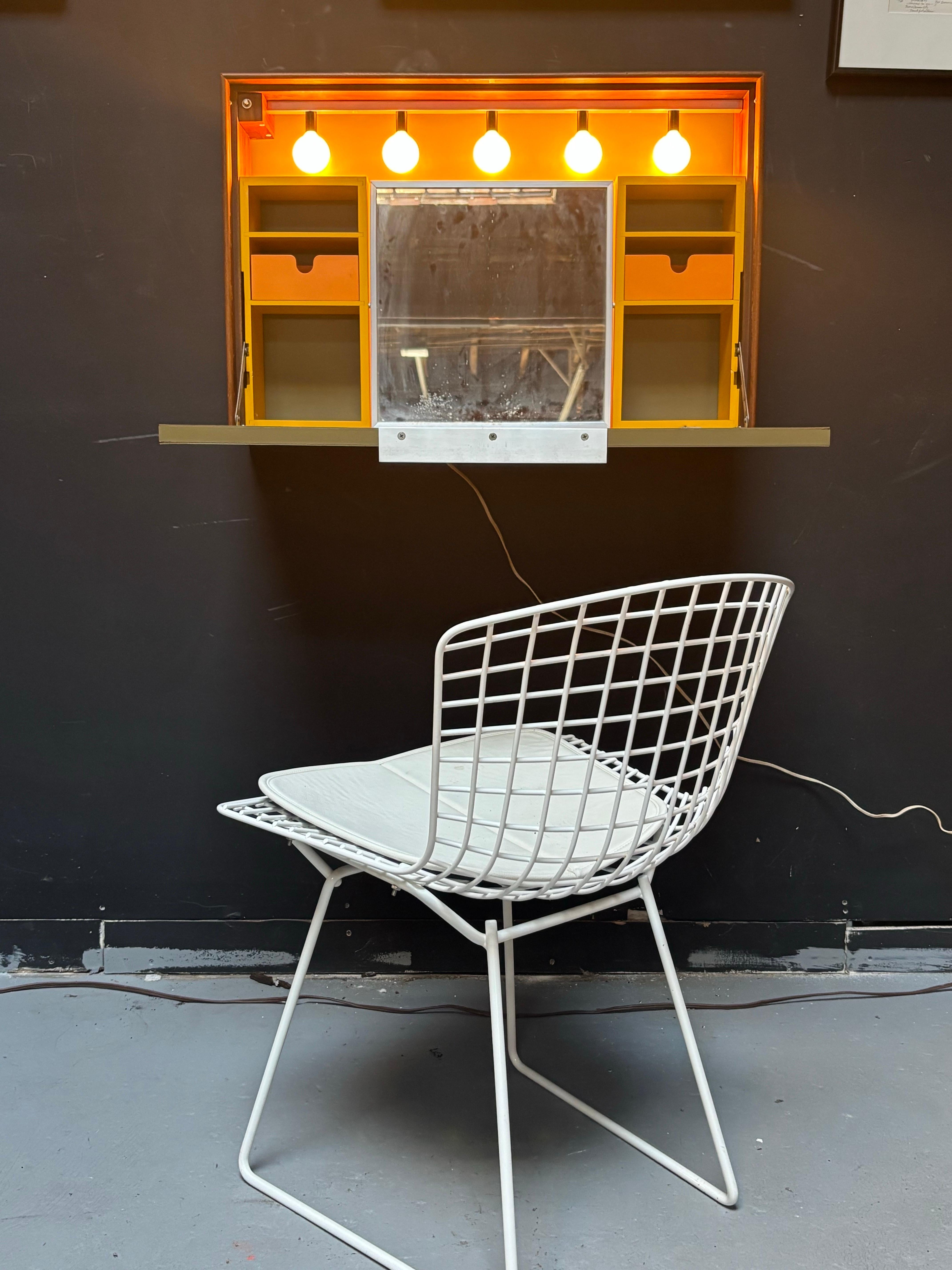 Miroir Meuble-lavabo suspendu George Nelson/ Alexander Girard en vente