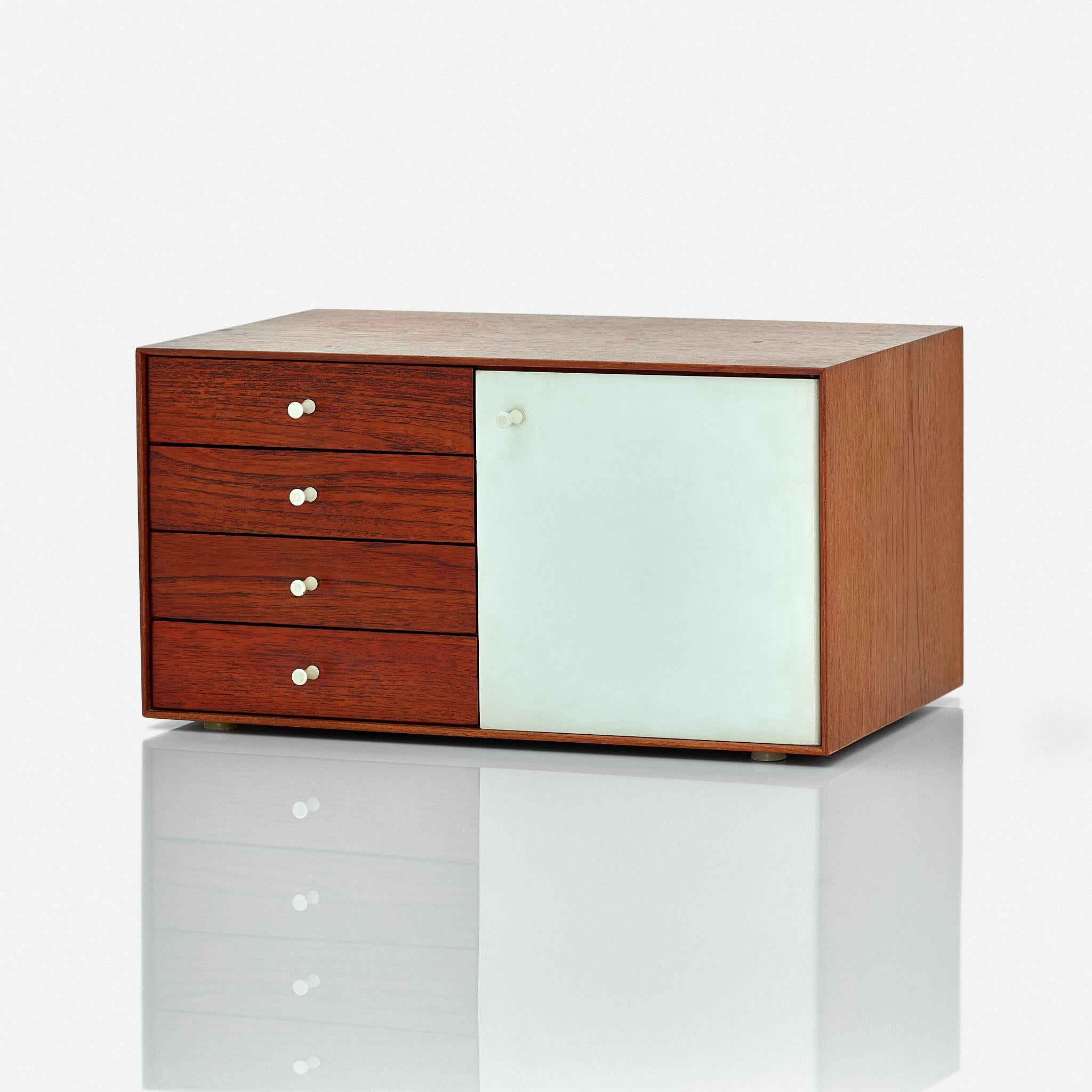 20ième siècle George Nelson & Associates pour Herman Miller Cabinet modèle 5211 en vente