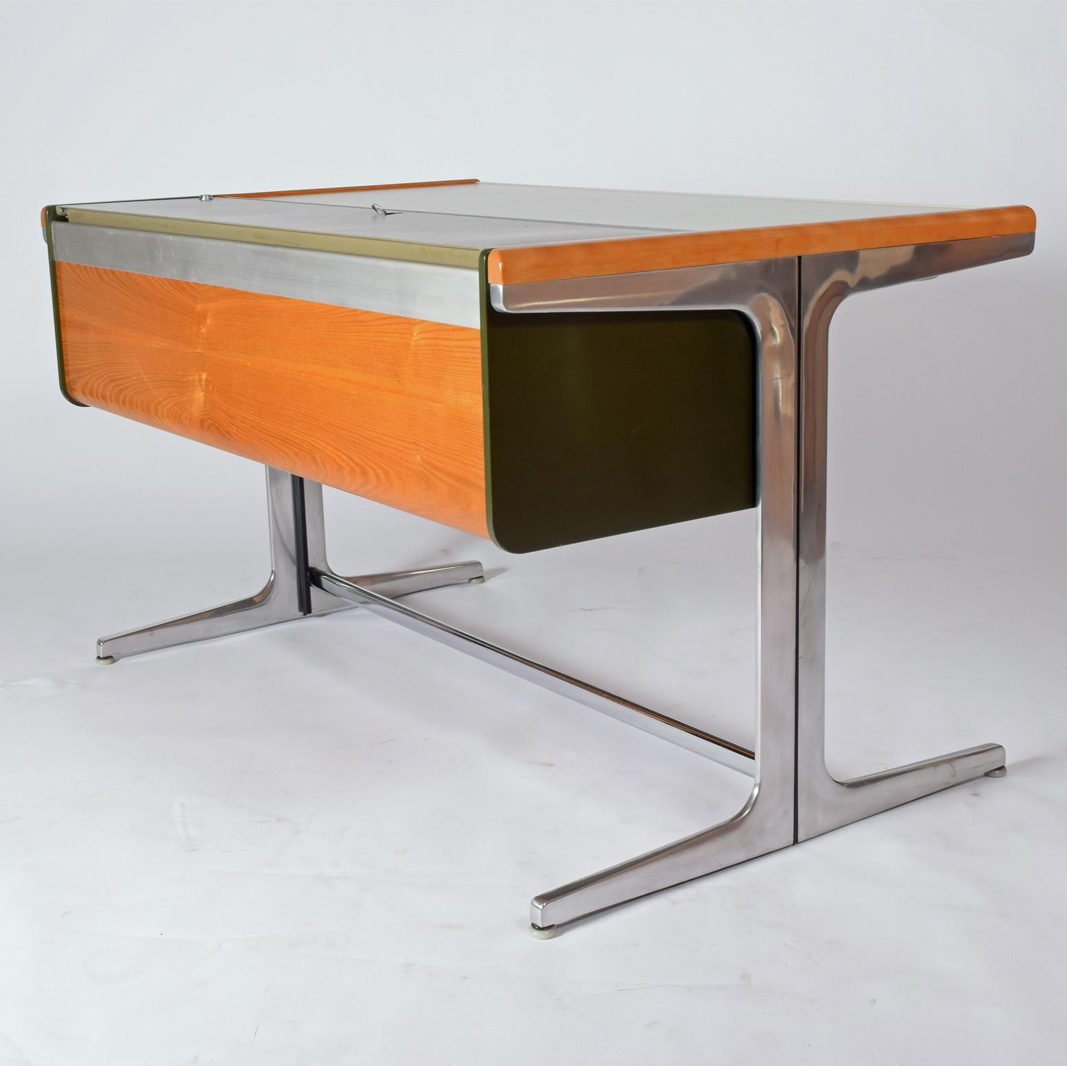 George Nelson Auction Office Desk #64902 for Herman Miller In Good Condition In Hudson, NY