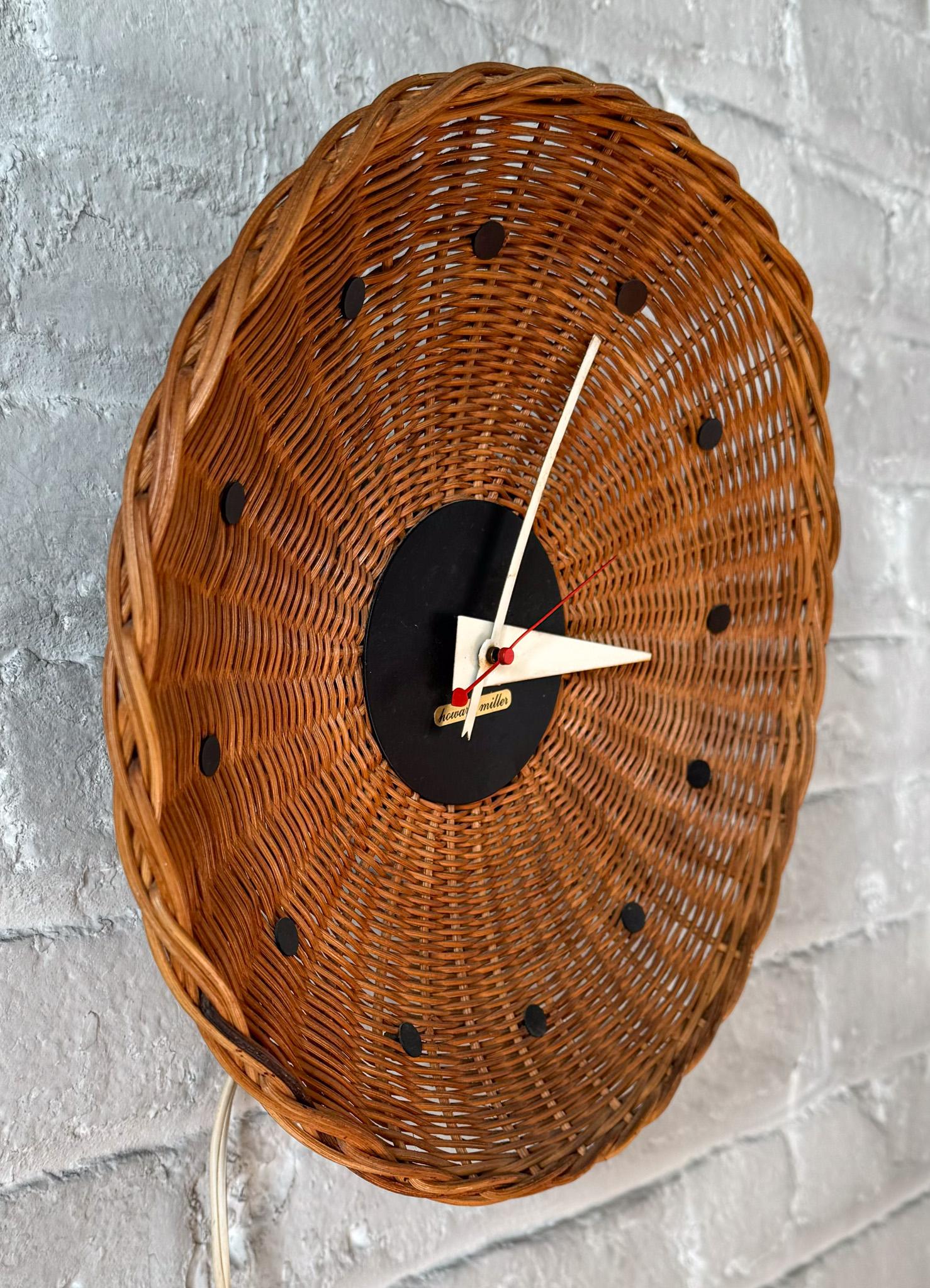 American George Nelson Basket Clock, model 2215 For Sale