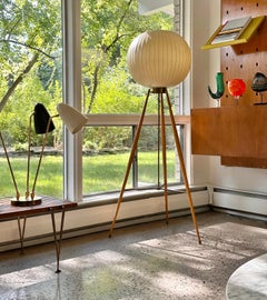 Rarissime lampadaire George Nelson Bubble Base tripode originale en bouleau années 1950