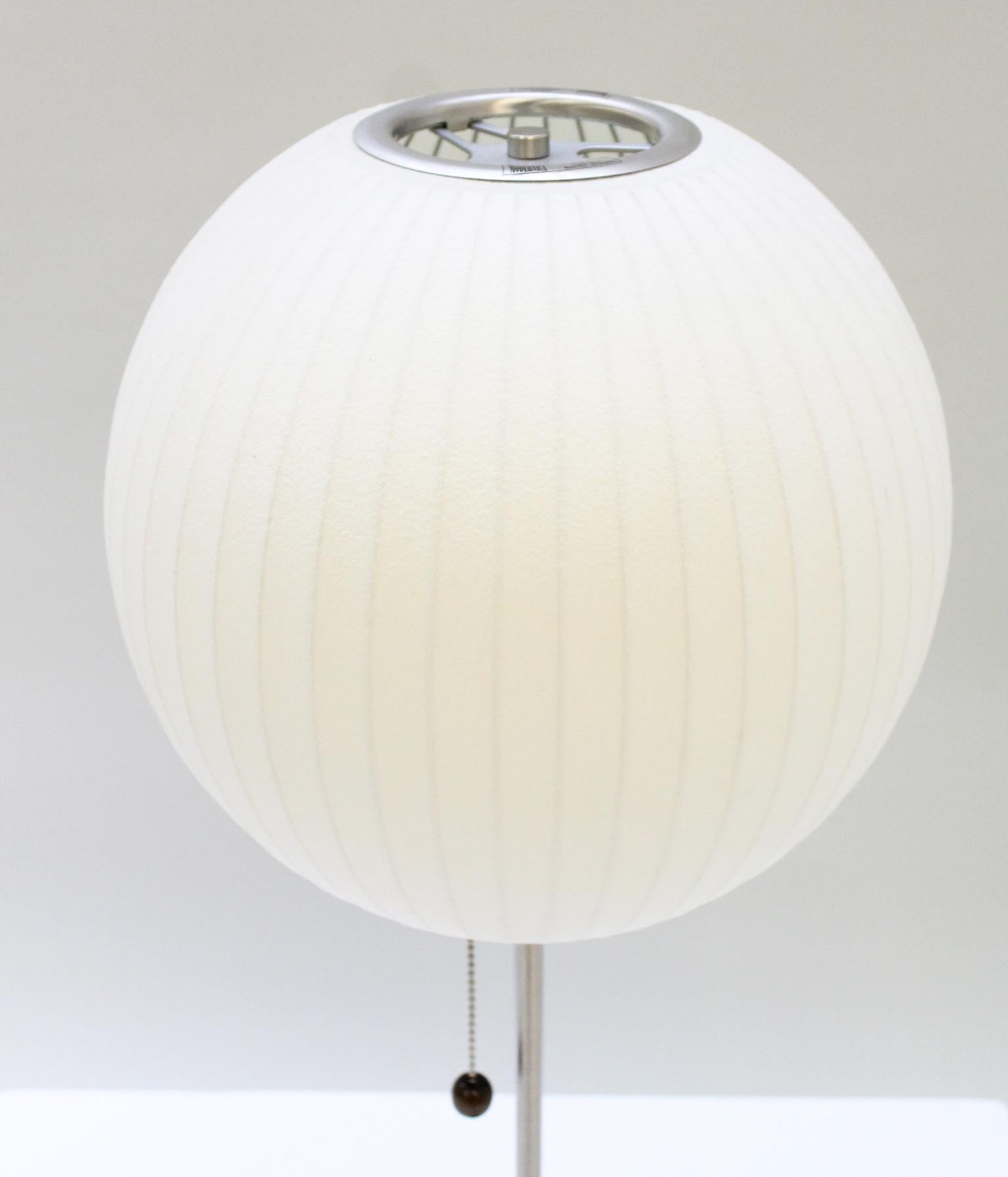 Acier Lampe de table à bulles George Nelson en vente