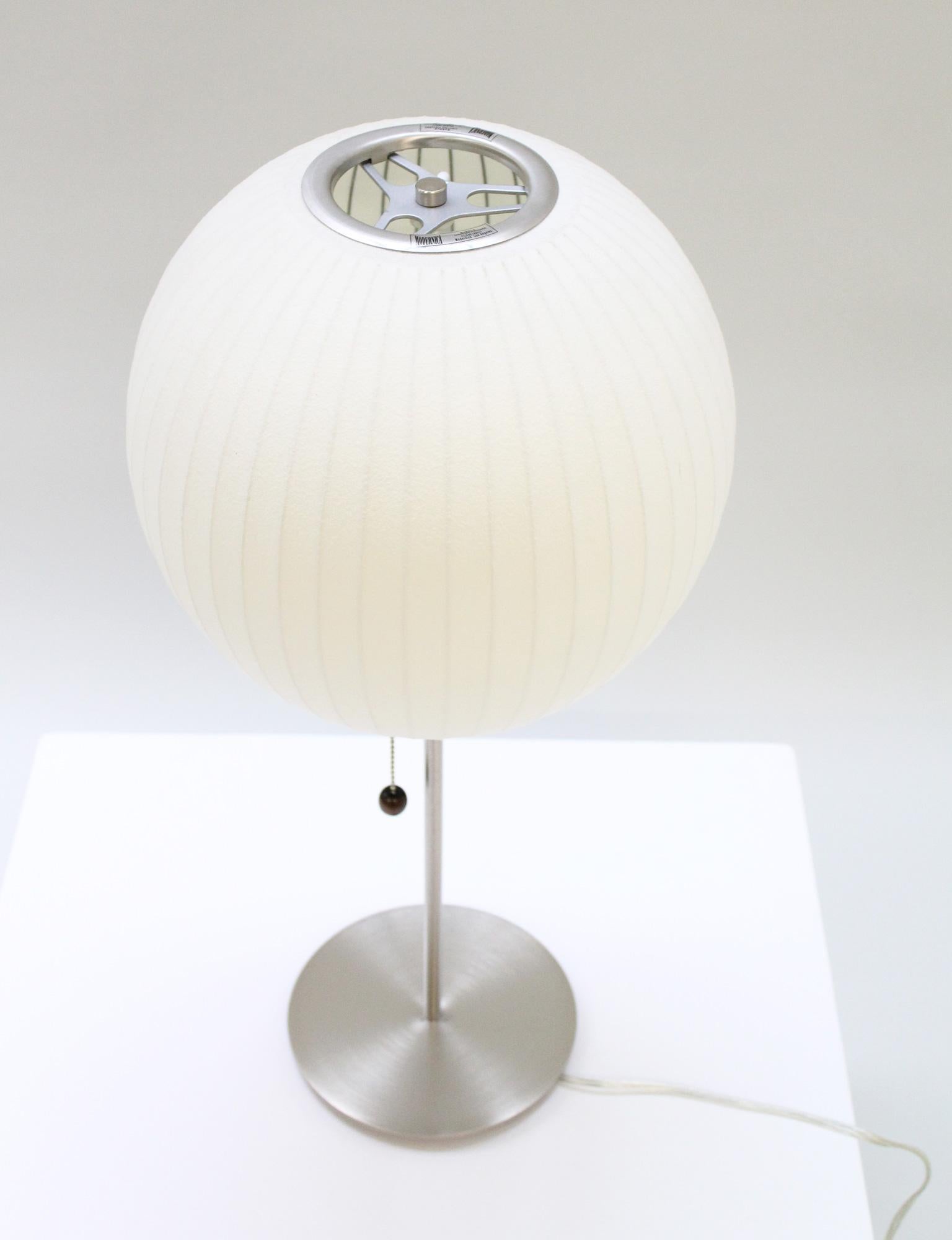 George Nelson Bubble Table Lamp In Good Condition For Sale In Barcelona, ES