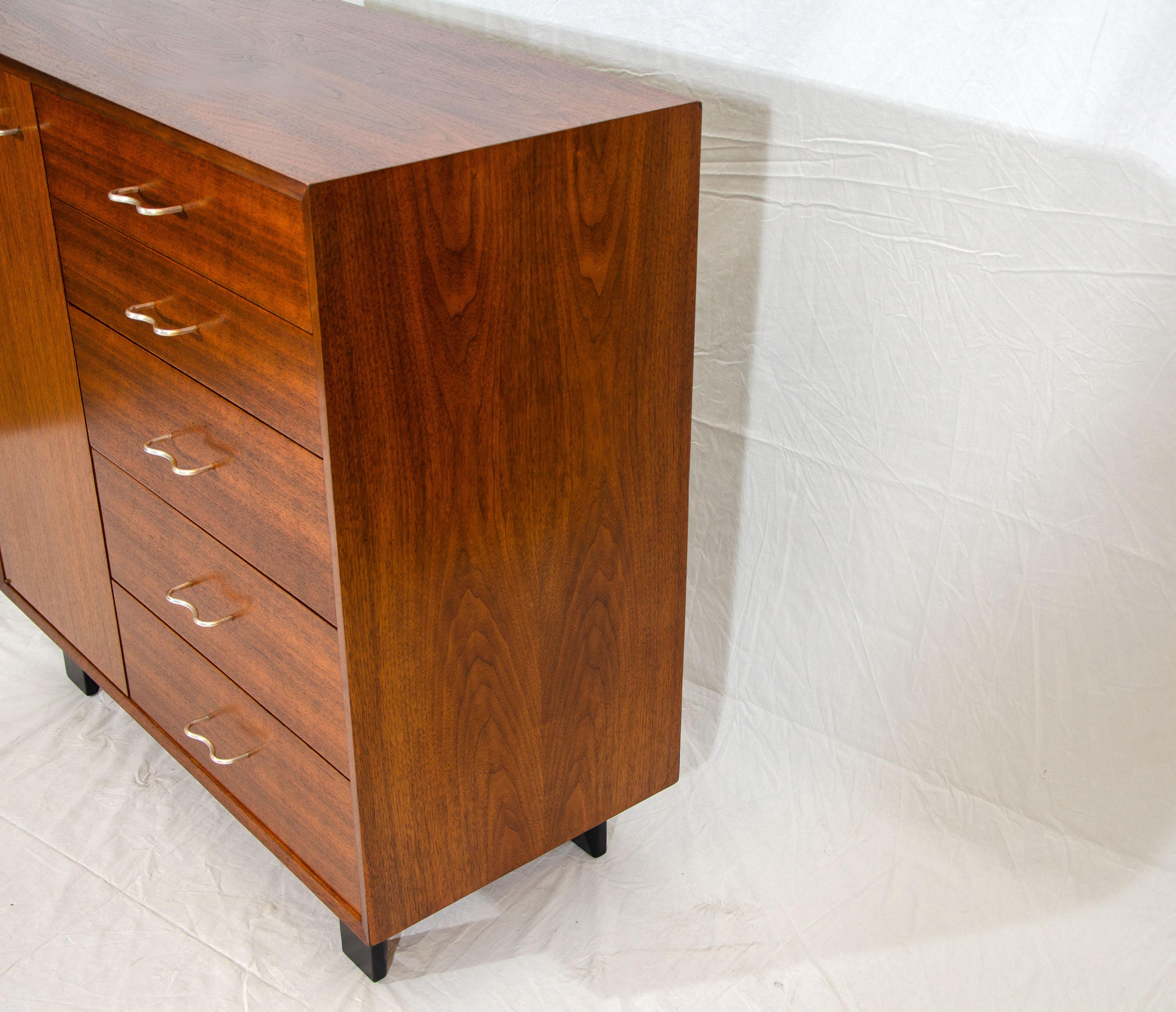 Nice walnut gentleman's chest from the Basic Cabinet Series designed by George Nelson for Herman Miller in 1952. There are five drawers on one side which have interior heights from 4