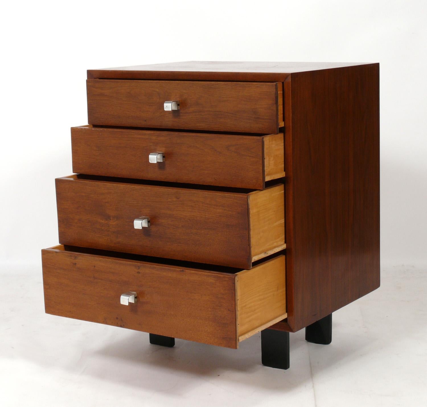 Clean lined mid century modern chest, designed by George Nelson for Herman Miller, American. circa 1950s. This piece is a versatile size and can be used as a small chest, end table, or nightstand. Features four deep drawers in a combed oak case with