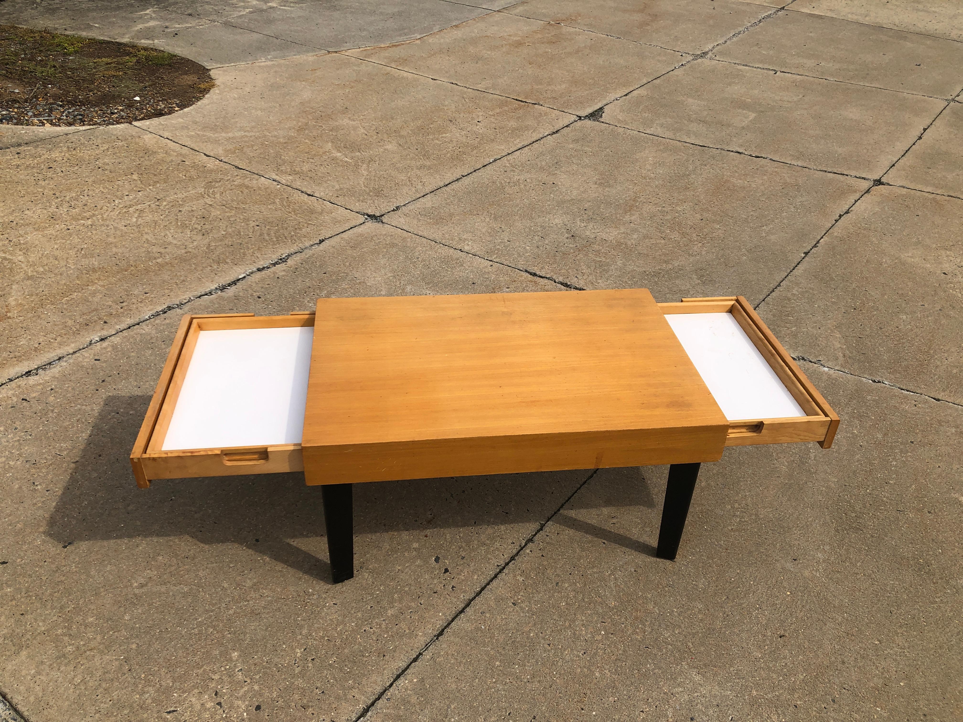 Mid-Century Modern George Nelson Coffee Table for Herman Miller Model 4652 For Sale