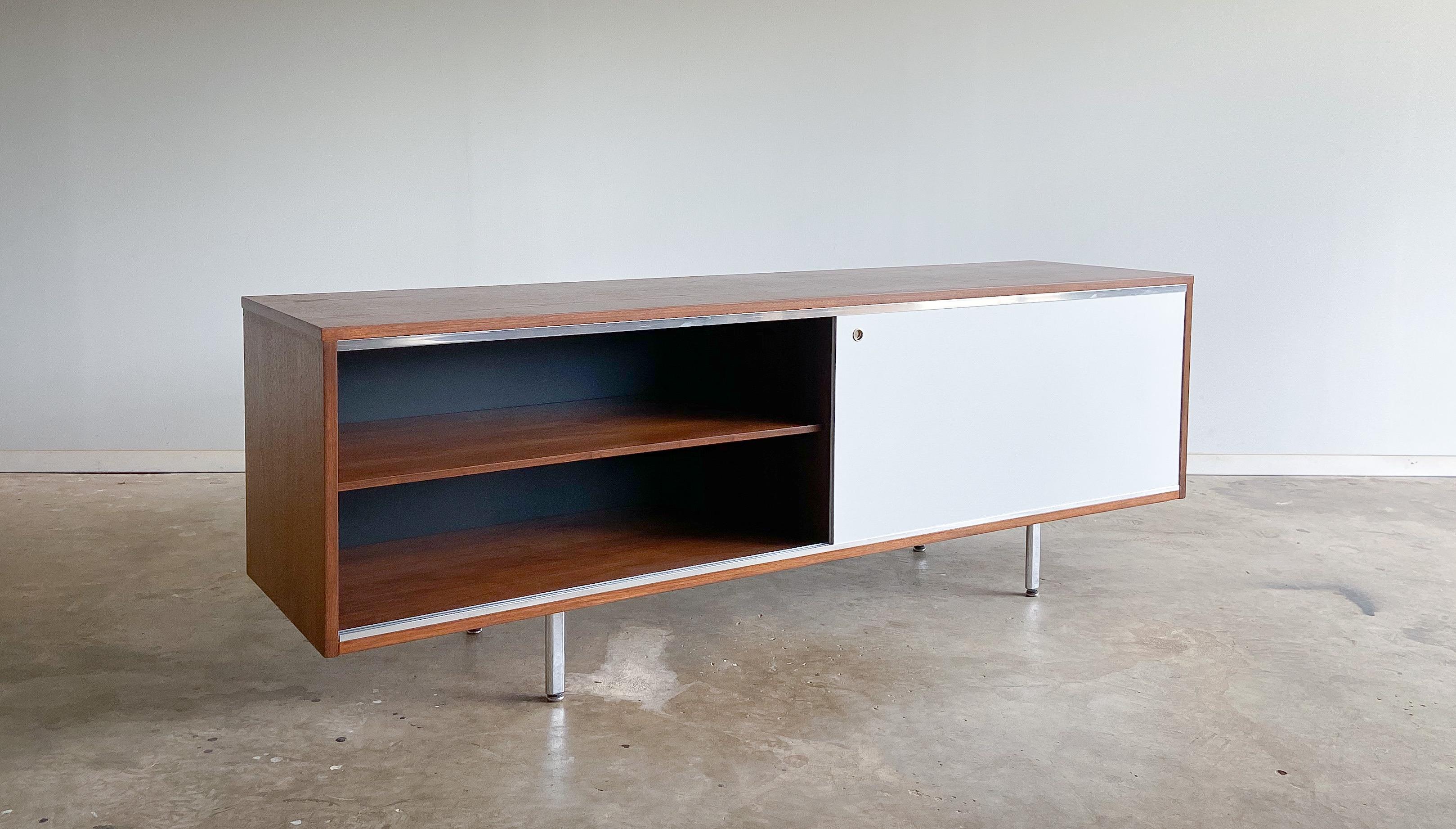 Mid-Century Modern George Nelson Credenza for Herman Miller, Walnut and White Lacquer, 1960s For Sale