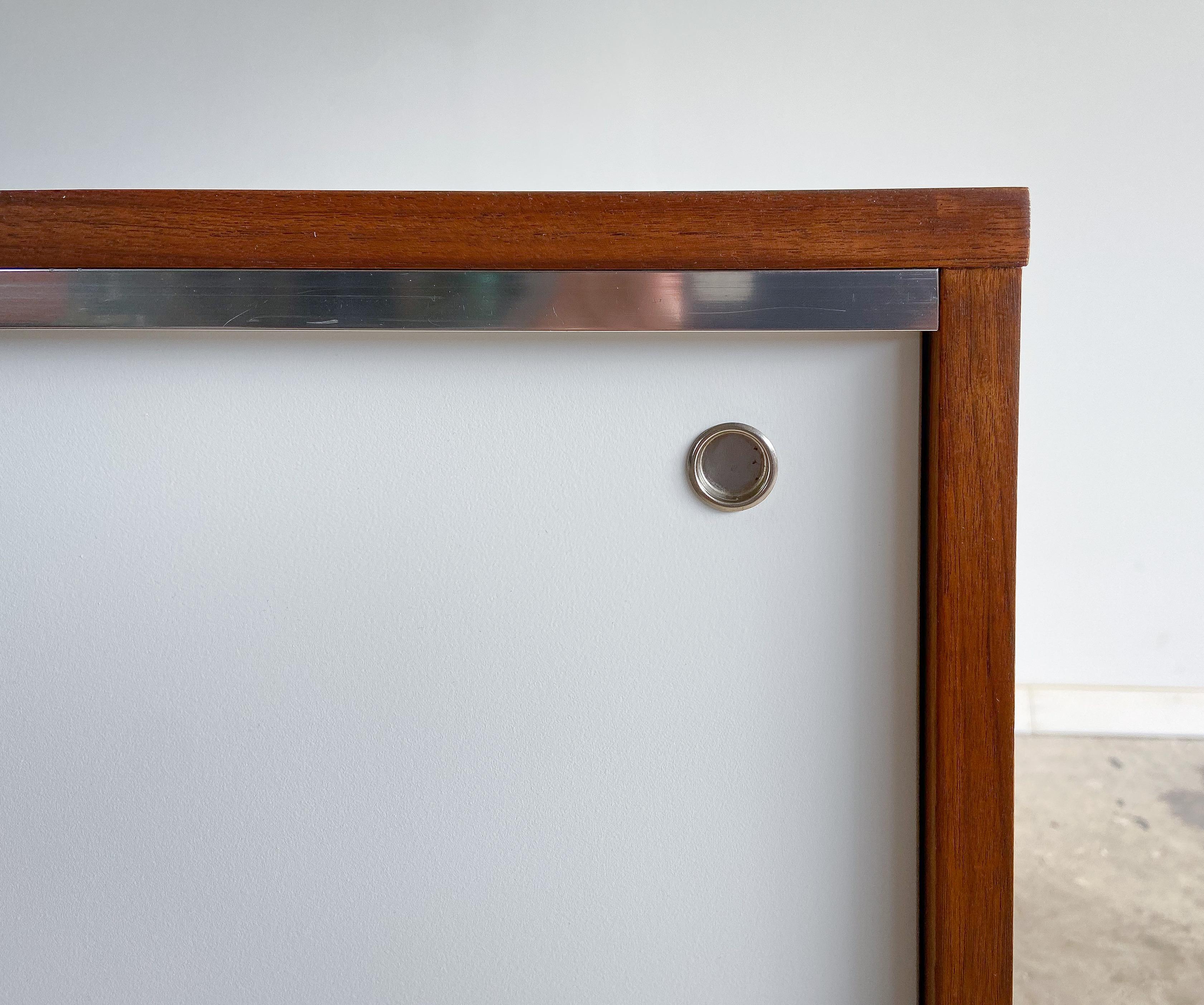 Mid-20th Century George Nelson Credenza for Herman Miller, Walnut and White Lacquer, 1960s For Sale