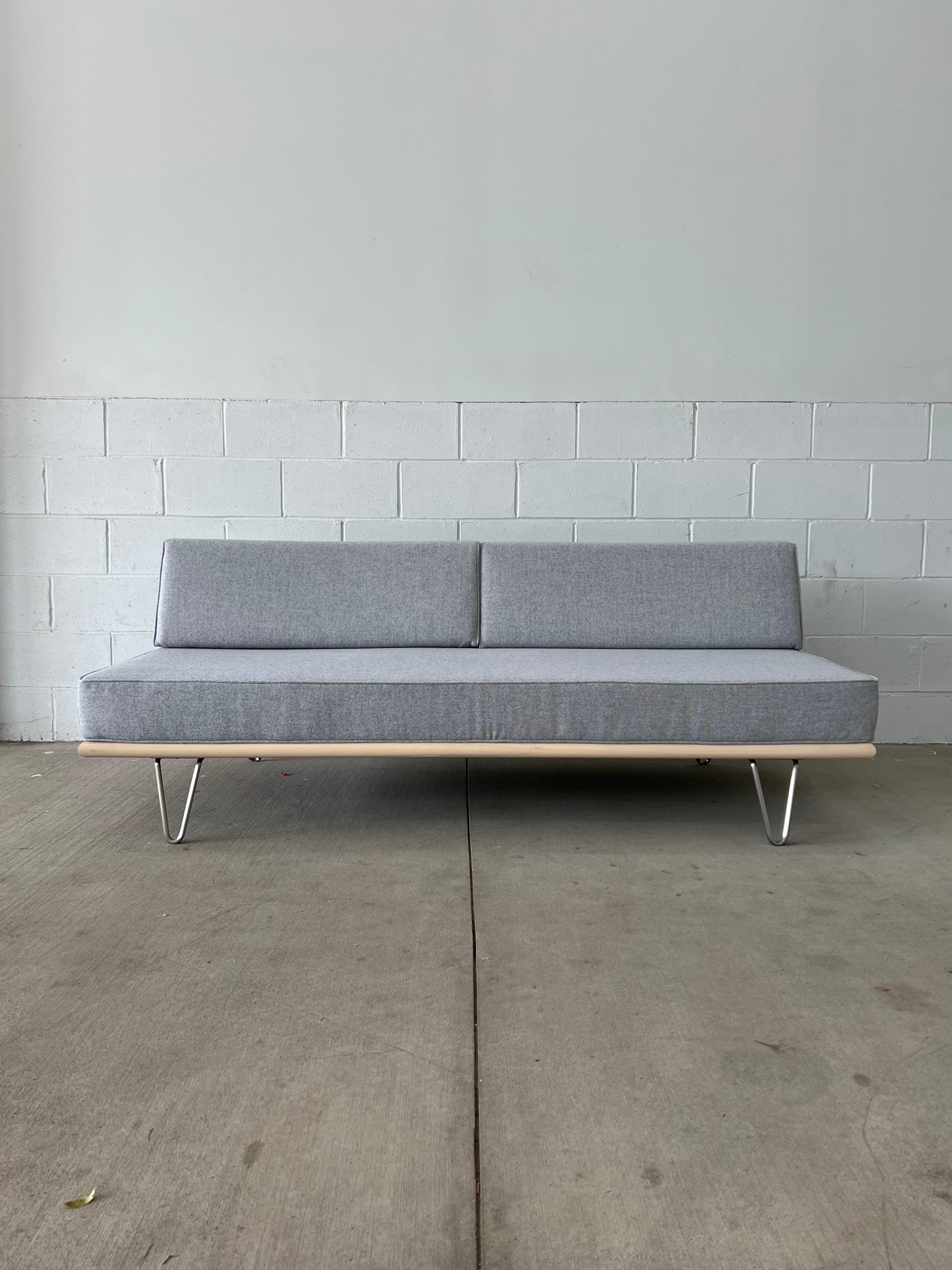George Nelson daybed in light grey wool and ash with hairpin legs. Contemporary production.