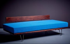 Divano Daybed George Nelson con tappezzeria a scacchi blu di Alexander Girard