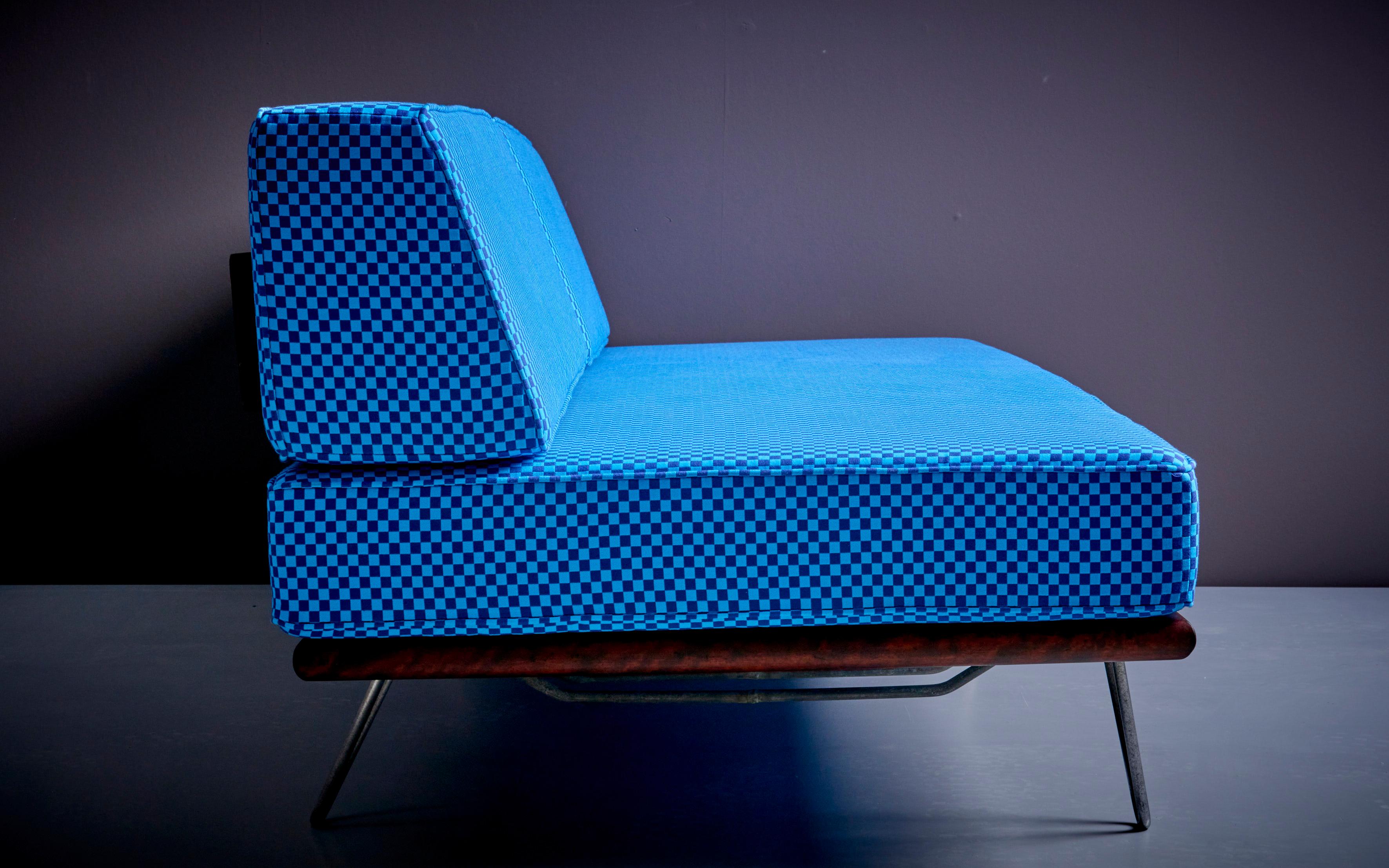 Tissu Canapé de repos George Nelson à retapissage en damier bleu par Alexander Girard  en vente