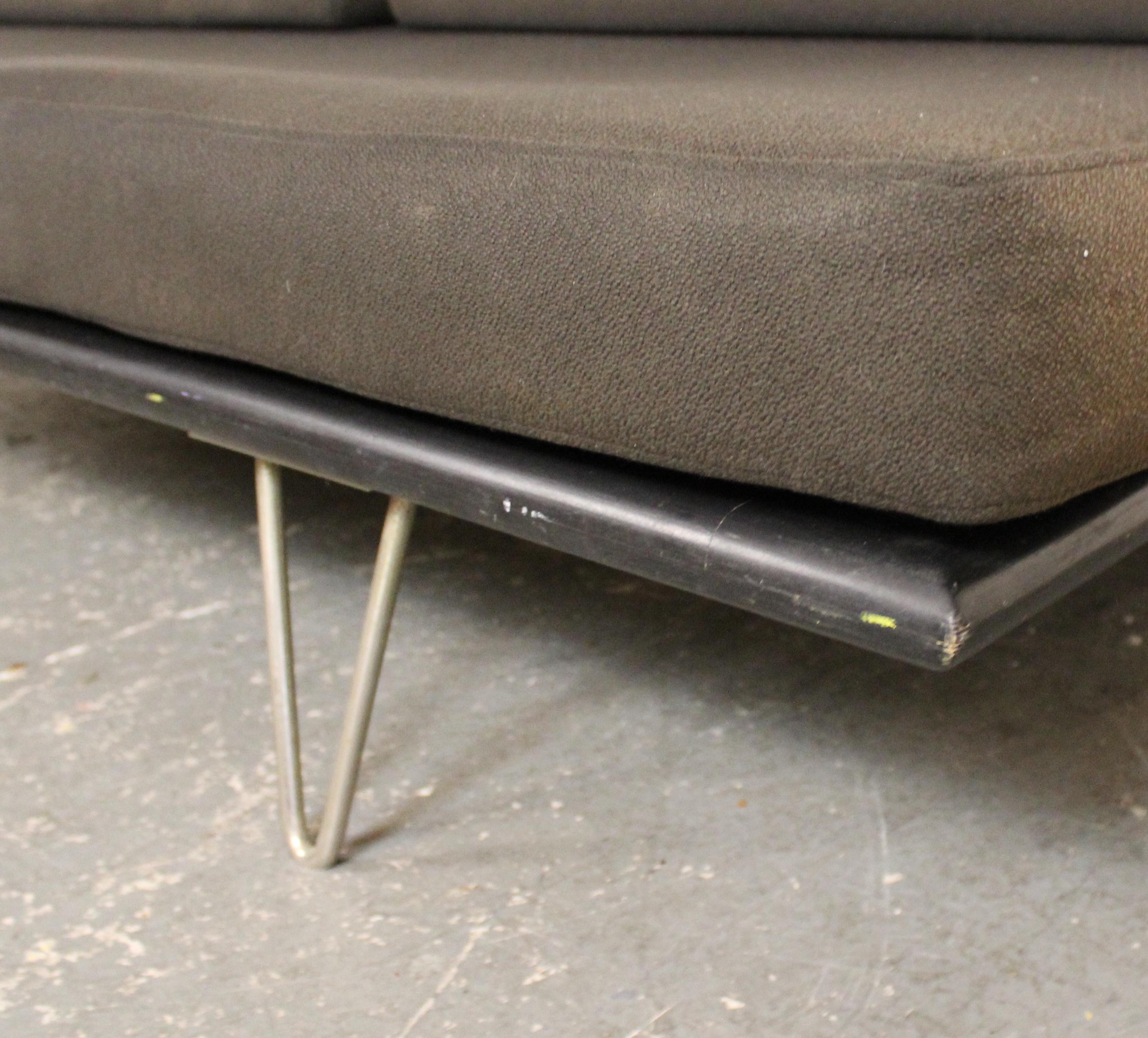 Cama de día diseñada por George Nelson Metal en venta