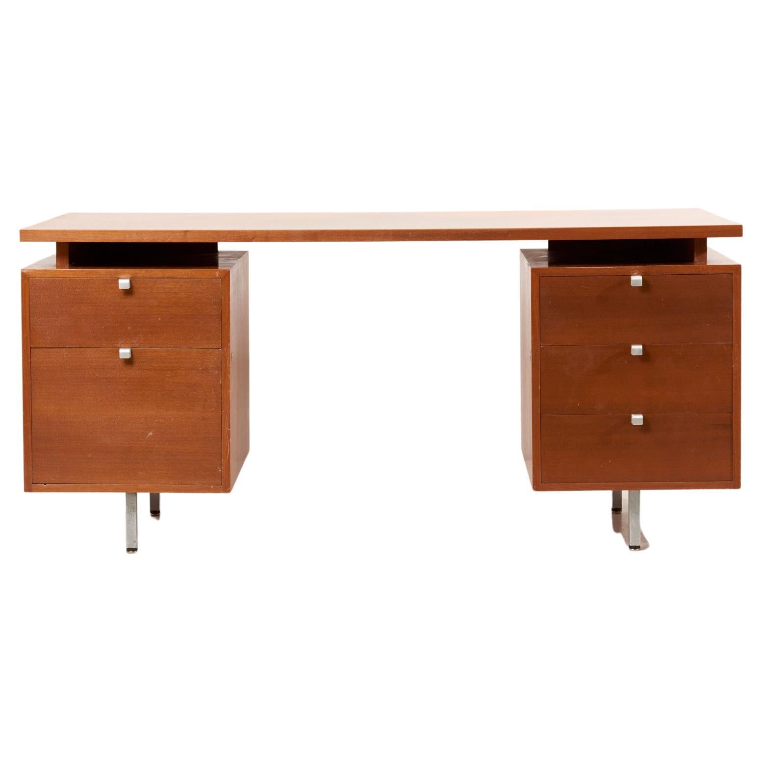 George Nelson-Schreibtisch für Herman Miller, 1960er Jahre
Der Kreisel hat ein sehr schwebendes Aussehen.