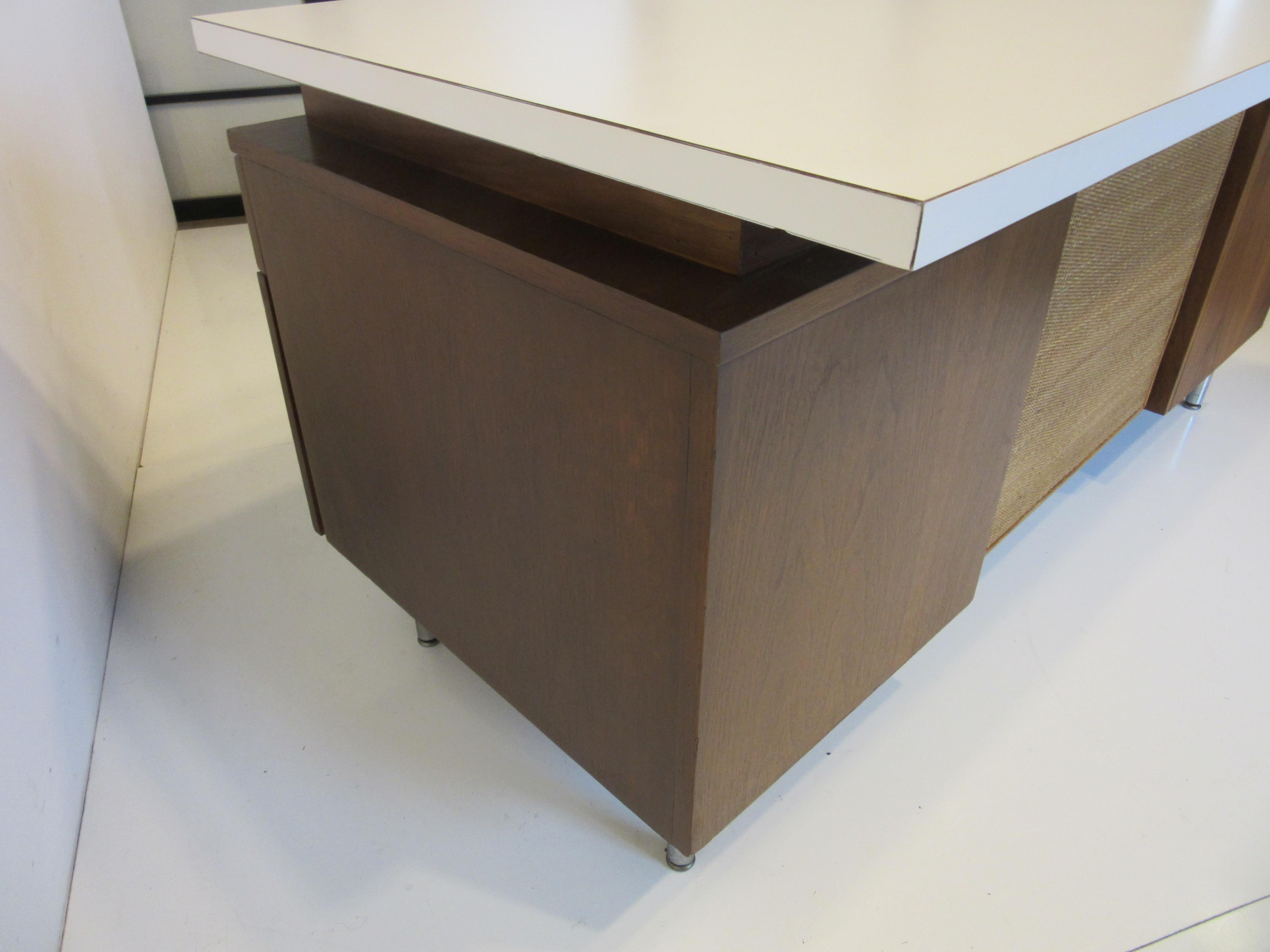 George Nelson Desk w/ Return for Herman Miller from a Historic Landmark In Good Condition In Cincinnati, OH