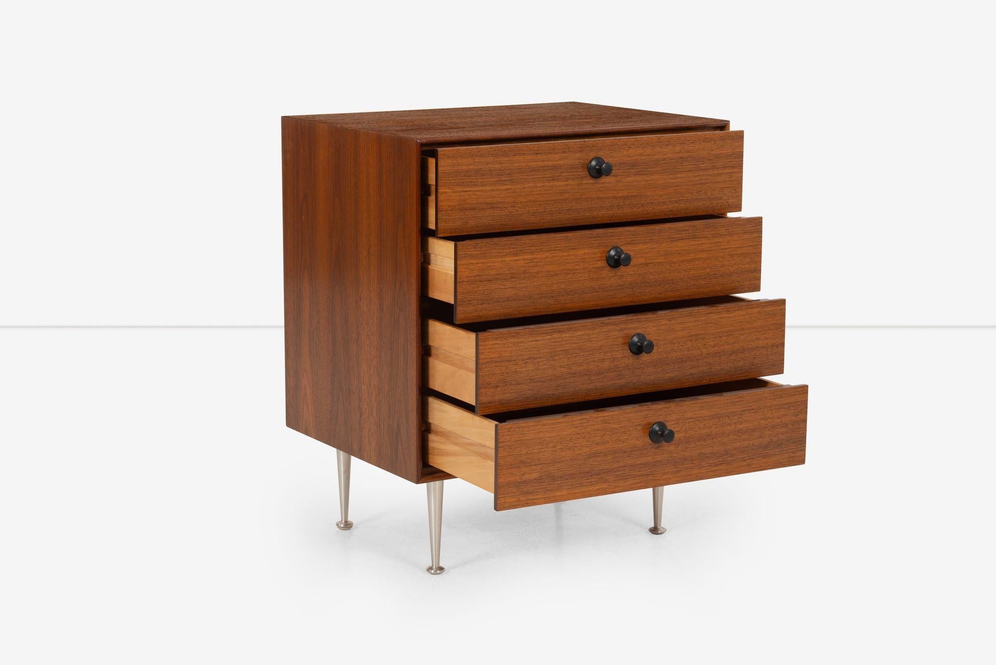 Américain George Nelson for Herman Miller 4-Drawer Thin Edge Cabinet with Rare Pulls (Armoire à 4 tiroirs à bord fin et à poignées rares)