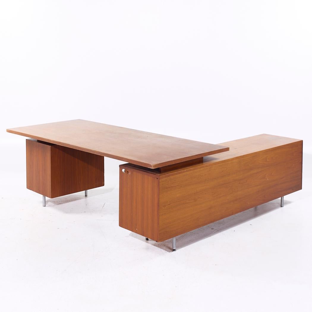 Late 20th Century George Nelson for Herman Miller Executive Office Group Walnut Desk & Return For Sale