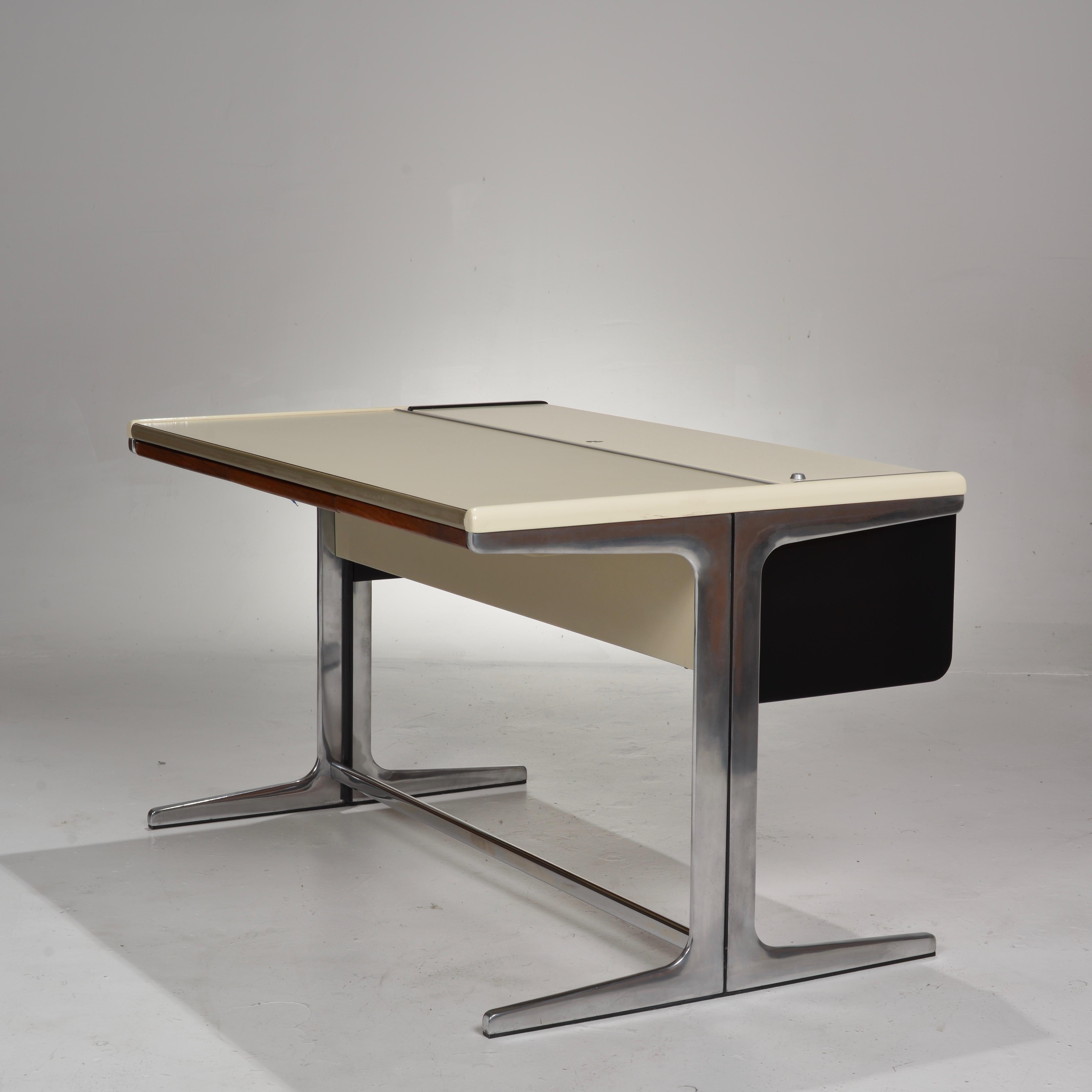 George Nelson for Herman Miller 'Action Office 1'  Desk In Good Condition For Sale In Los Angeles, CA