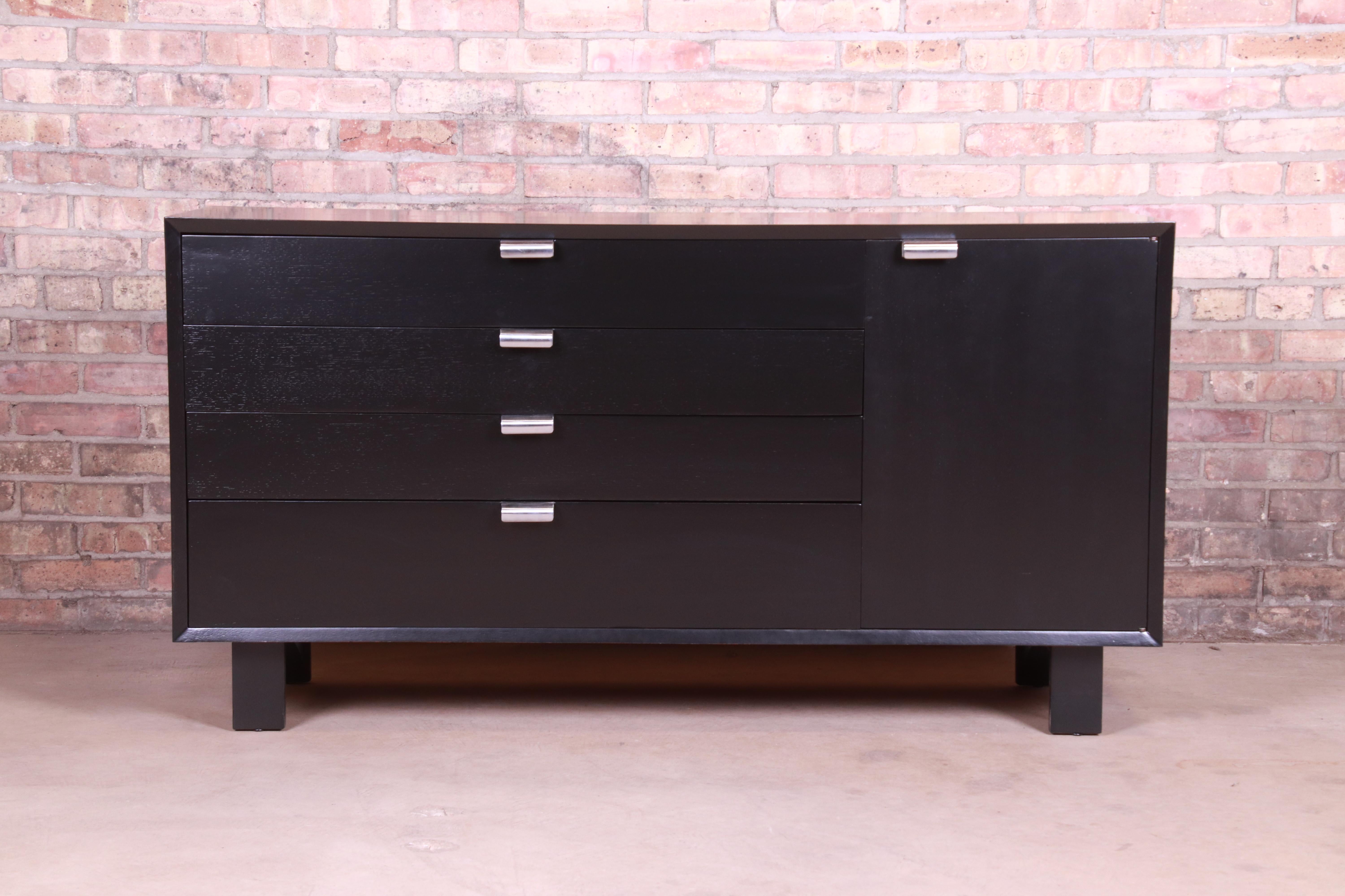 An exceptional Mid-Century Modern sideboard, credenza, or bar cabinet

By George Nelson for Herman Miller

USA, 1950s

Black lacquered walnut, with original aluminum hardware.

Measures: 56.25