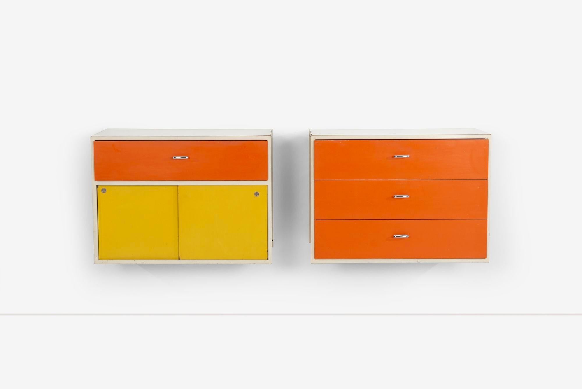 George Nelson per Herman Miller Custom per Hugh DuPree Armadi con struttura in acciaio Arancione e Giallo 1960
Applicazione:
Progettato per essere installato a parete, con una separazione tra le casse o a filo che misura 67