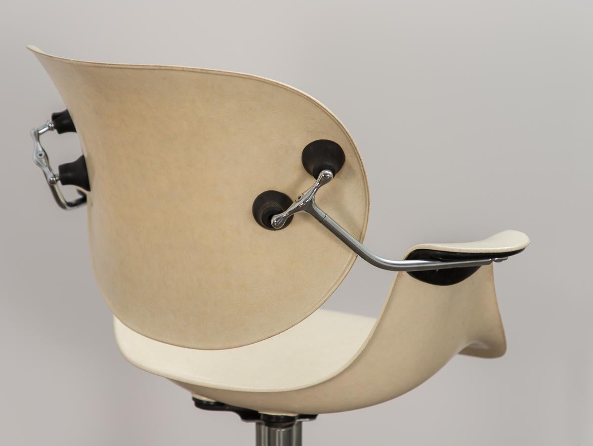 Fiberglass George Nelson for Herman Miller DAA Swag Leg Chair