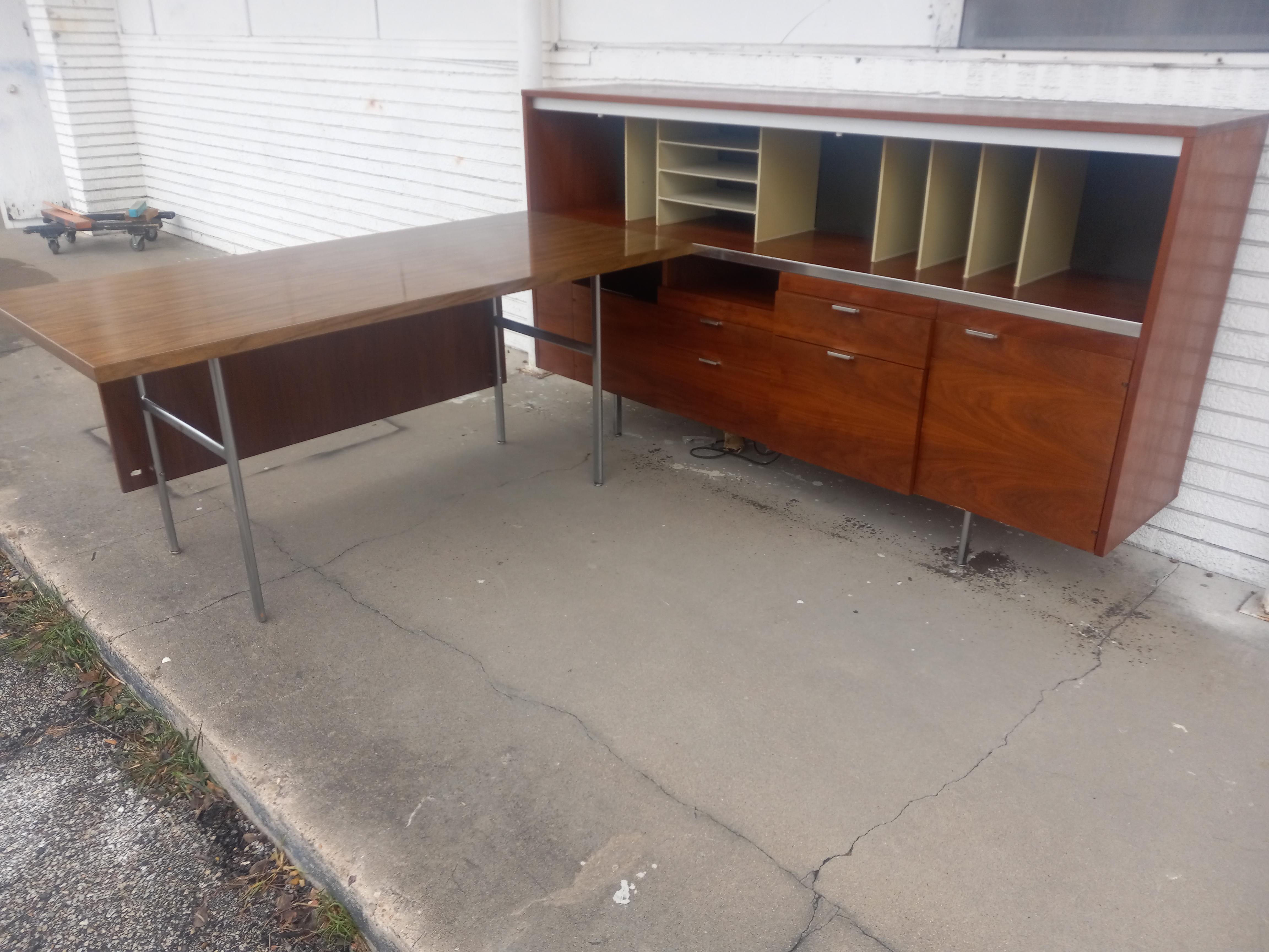 George Nelson For Herman Miller Desk And Credenza In Good Condition For Sale In Pasadena, TX