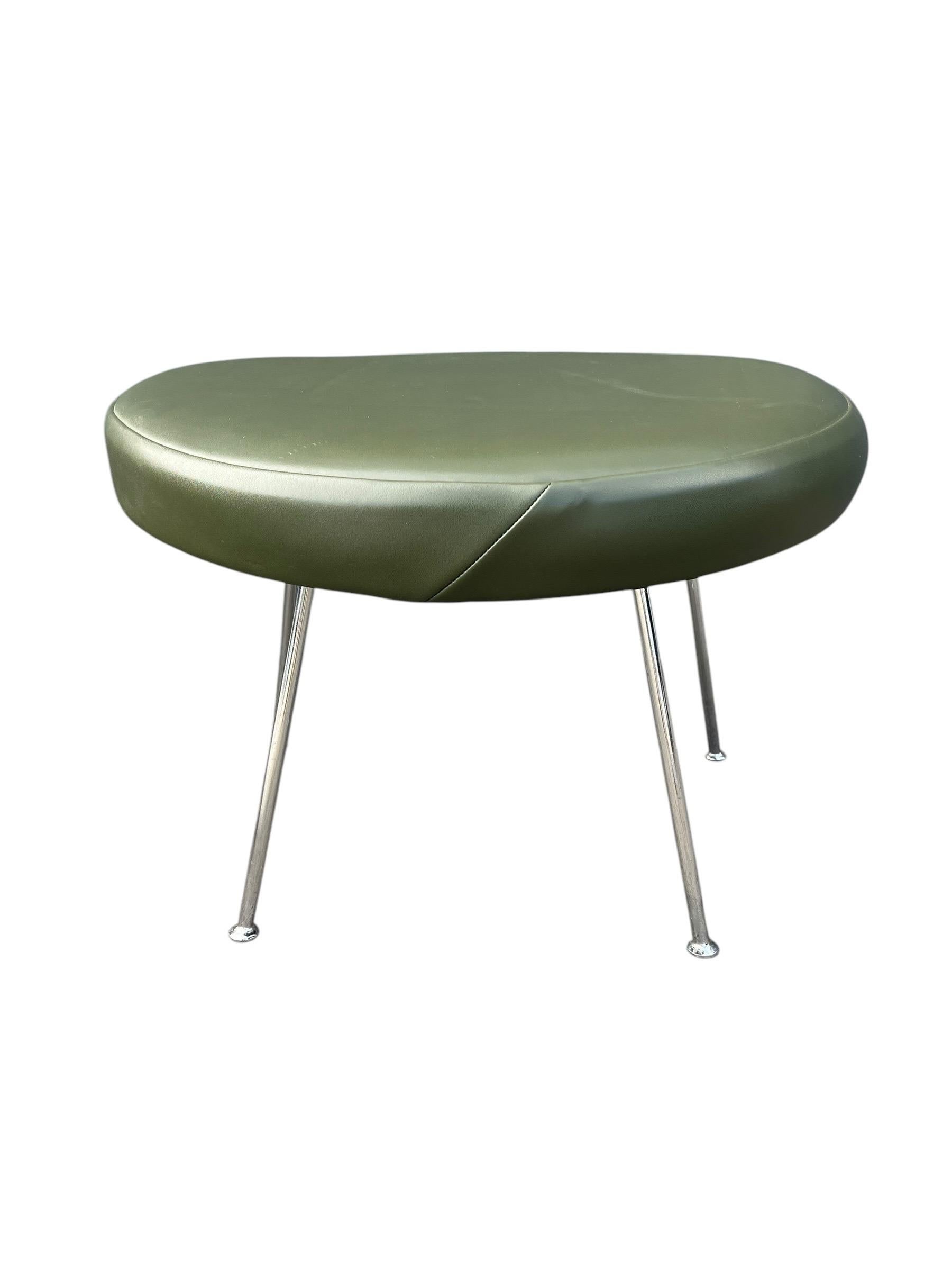 George Nelson for Herman Miller early original Coconut Chair and ottoman In Good Condition For Sale In Walnut Creek, CA