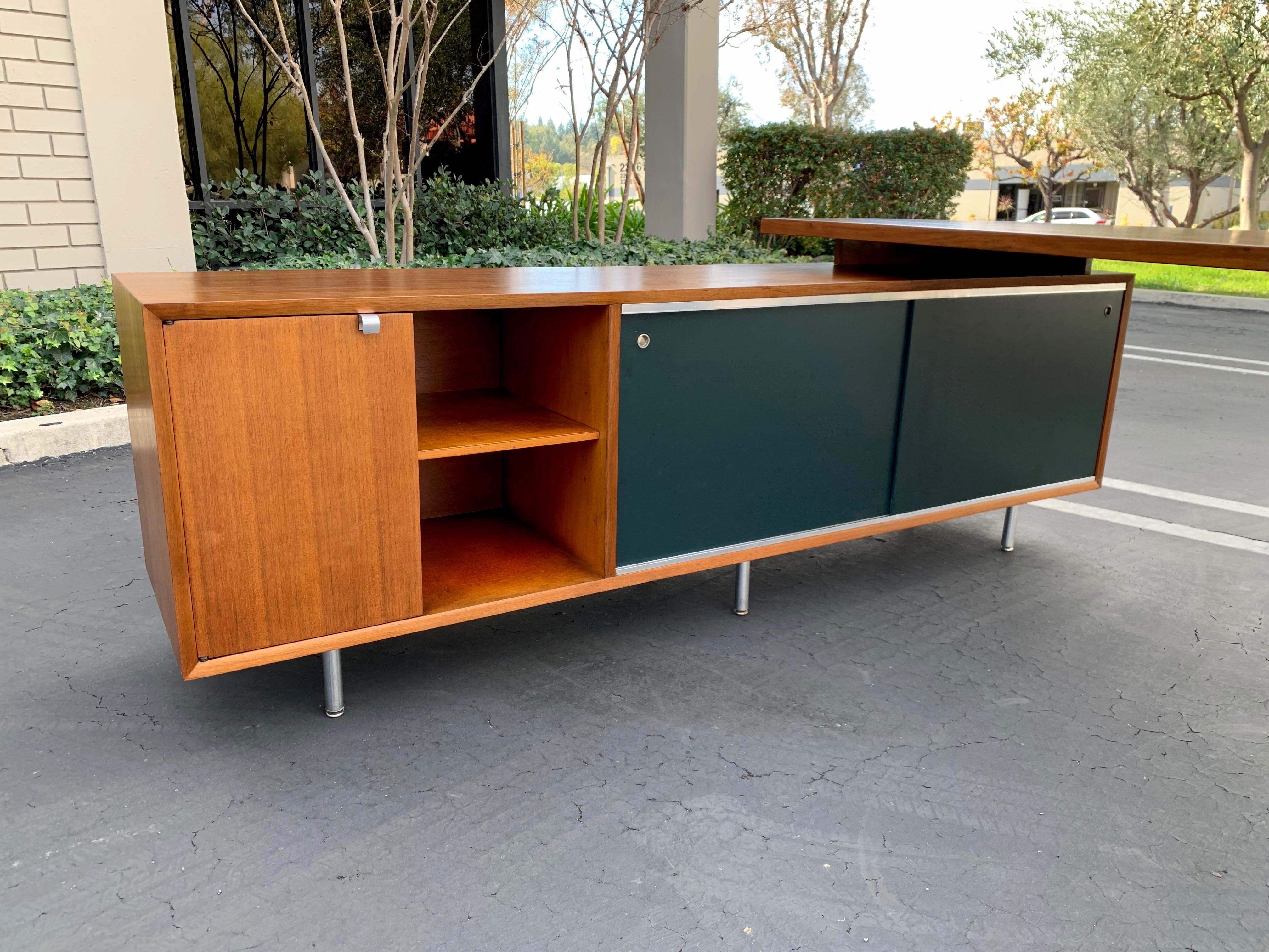 George Nelson for Herman Miller Executive Desk with Credenza Return In Good Condition In Denton, TX