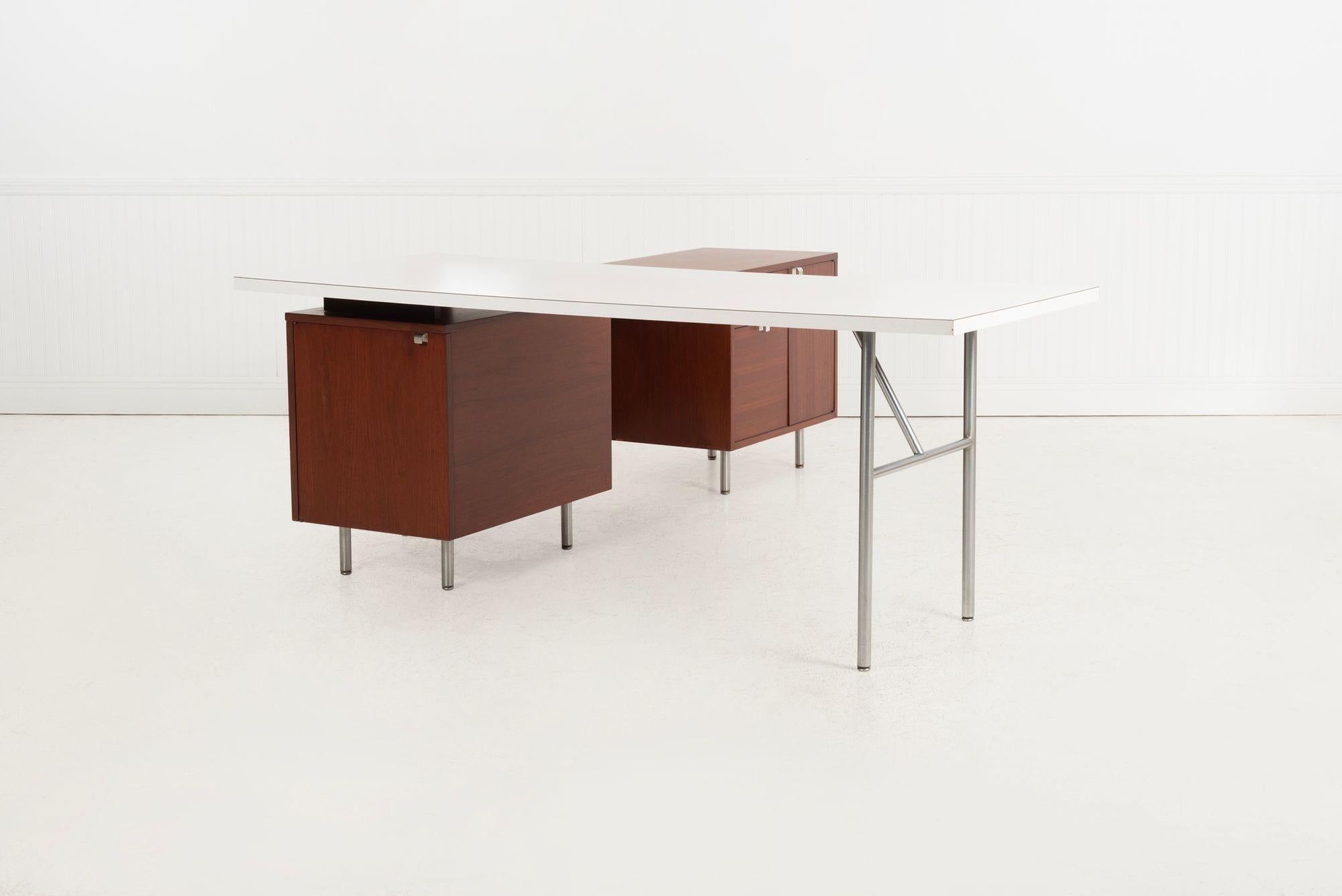 American George Nelson for Herman Miller Executive Office desk and Return 1955 For Sale