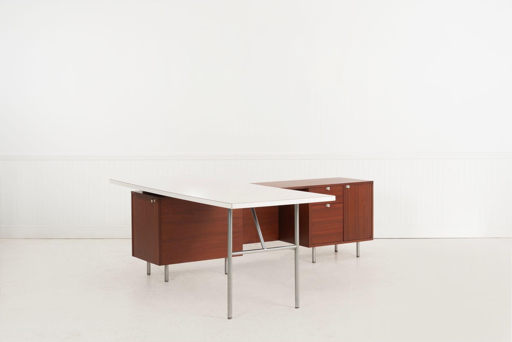 George Nelson for Herman Miller Executive Office desk and Return 1955 In Good Condition For Sale In Chicago, IL