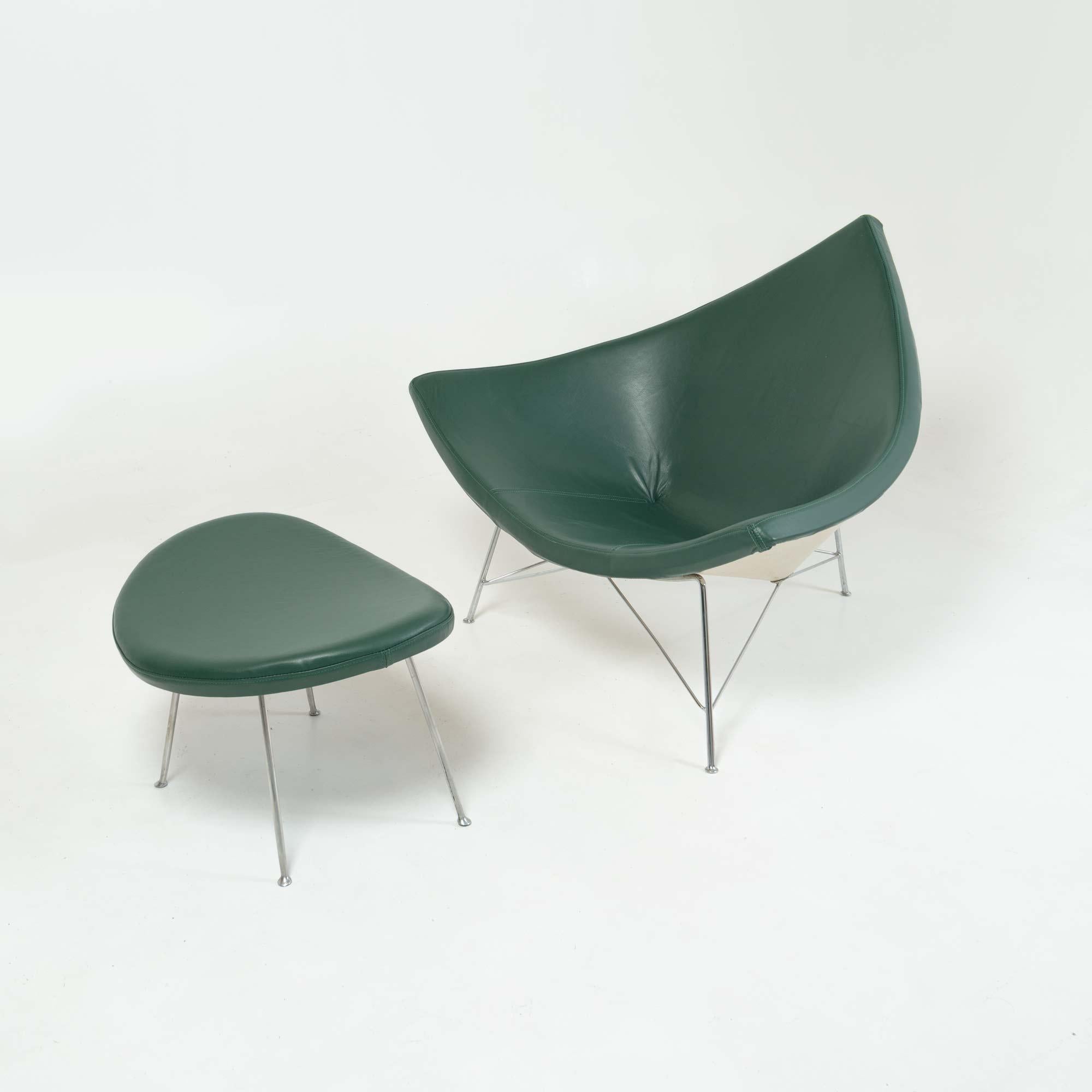 La sedia Coconut è stata progettata nel 1955 dall'architetto, industrial designer, autore, editore e insegnante americano George Nelson. A differenza delle edizioni successive, la prima generazione ha un pouf accompagnato e un guscio curvo in