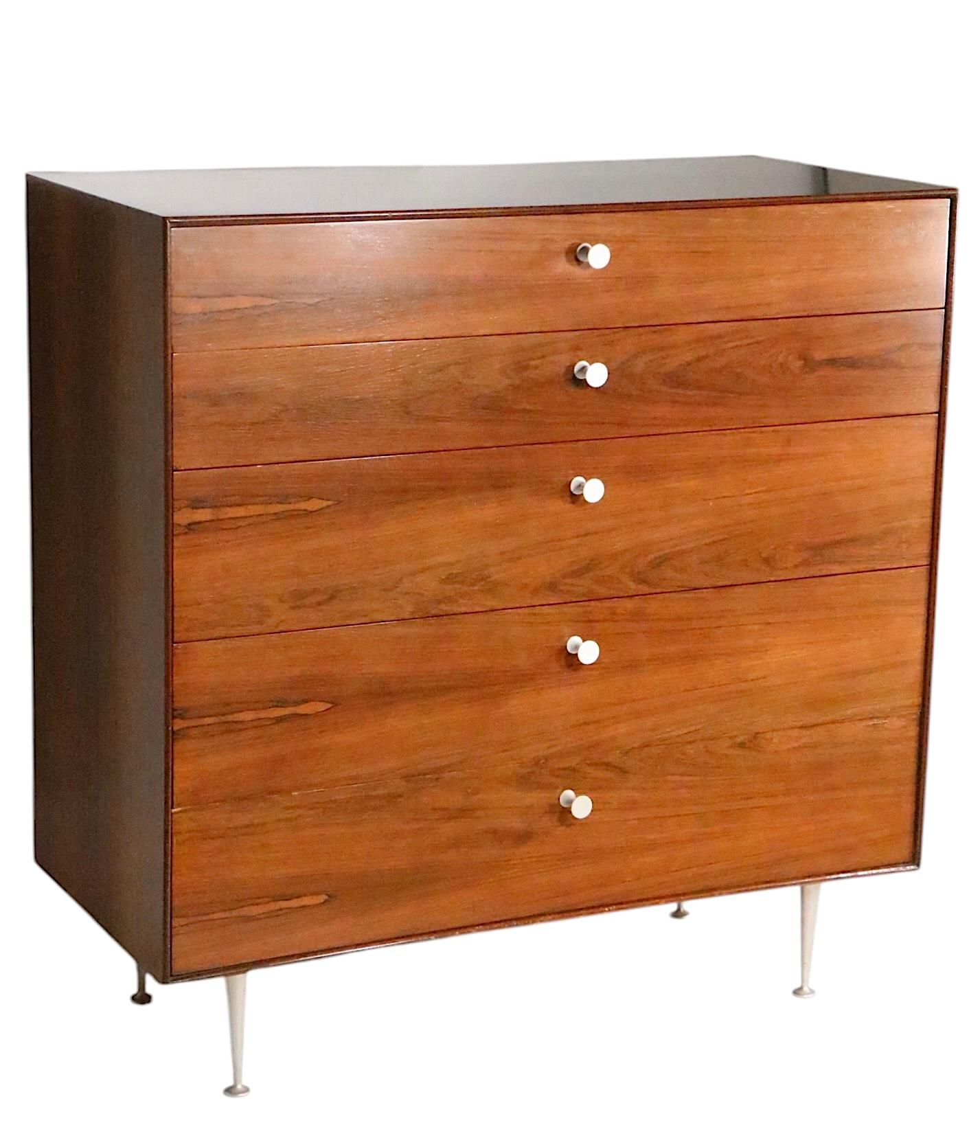 Mid-Century moderno George Nelson per Herman Miller Comò a cinque cassetti con bordo sottile in legno di palissandro anni '50 ca. in vendita