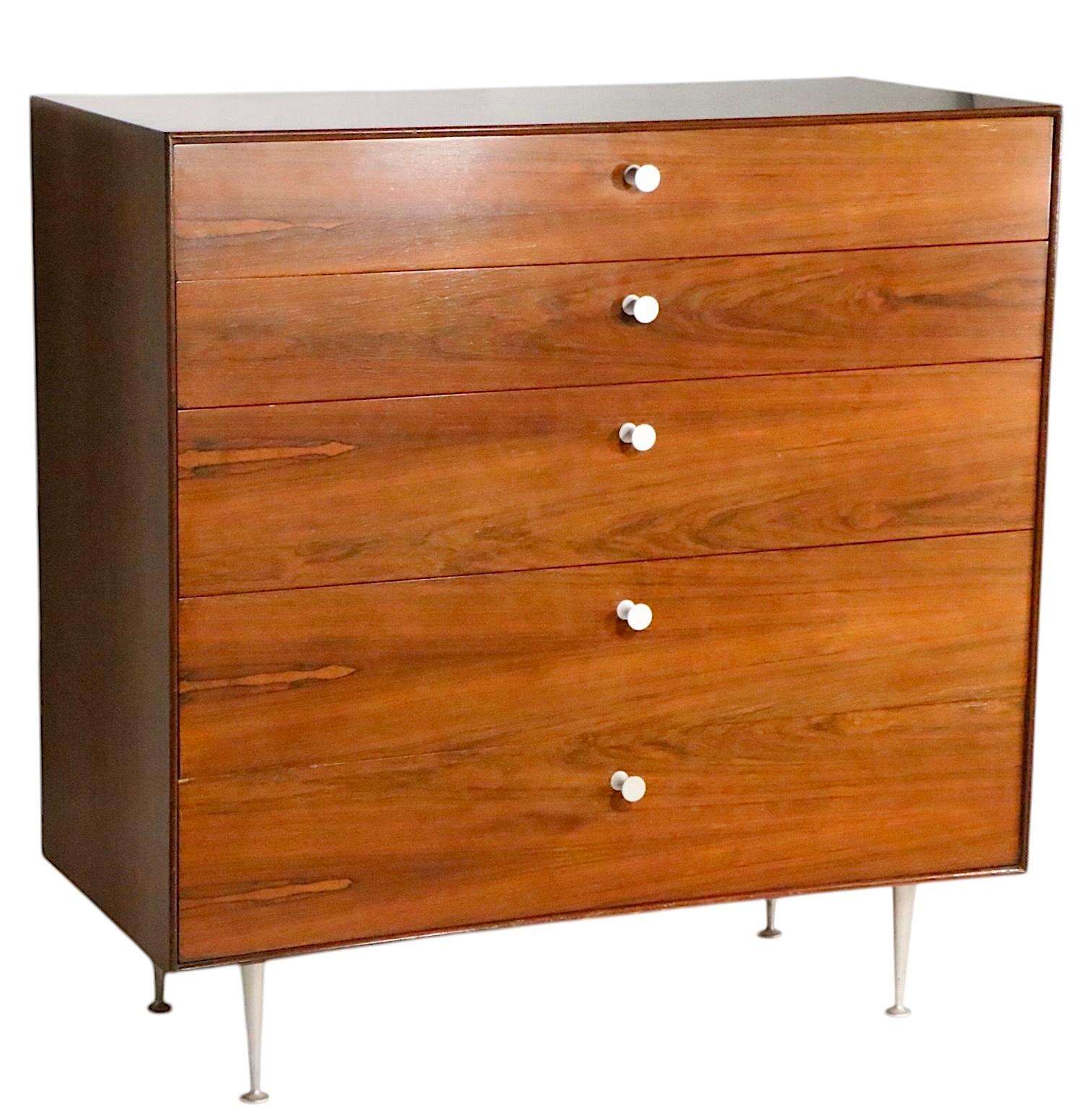 Alluminio George Nelson per Herman Miller Comò a cinque cassetti con bordo sottile in legno di palissandro anni '50 ca. in vendita