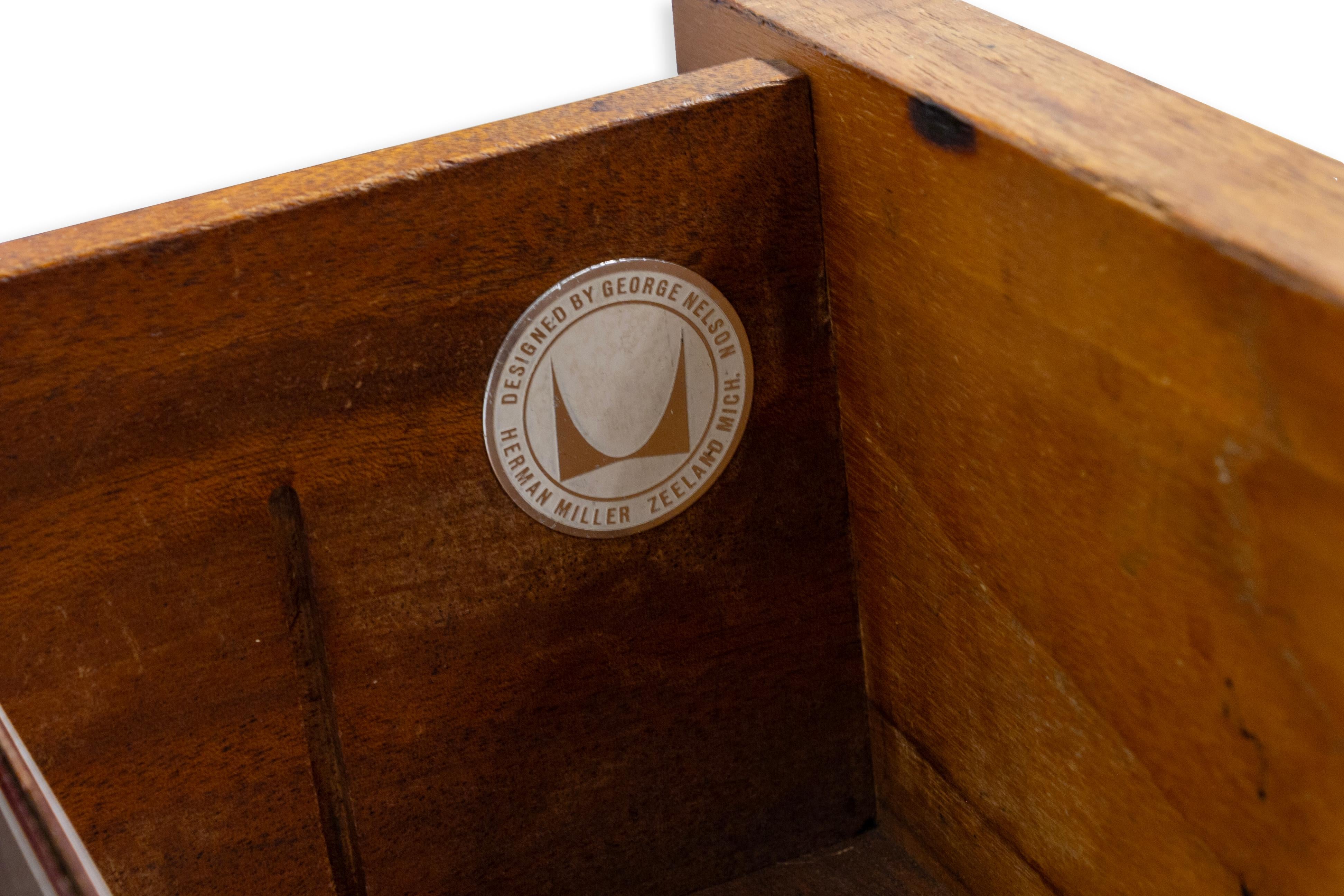 Legno George Nelson per Herman Miller Testiera con Comodini Fluttuanti in vendita