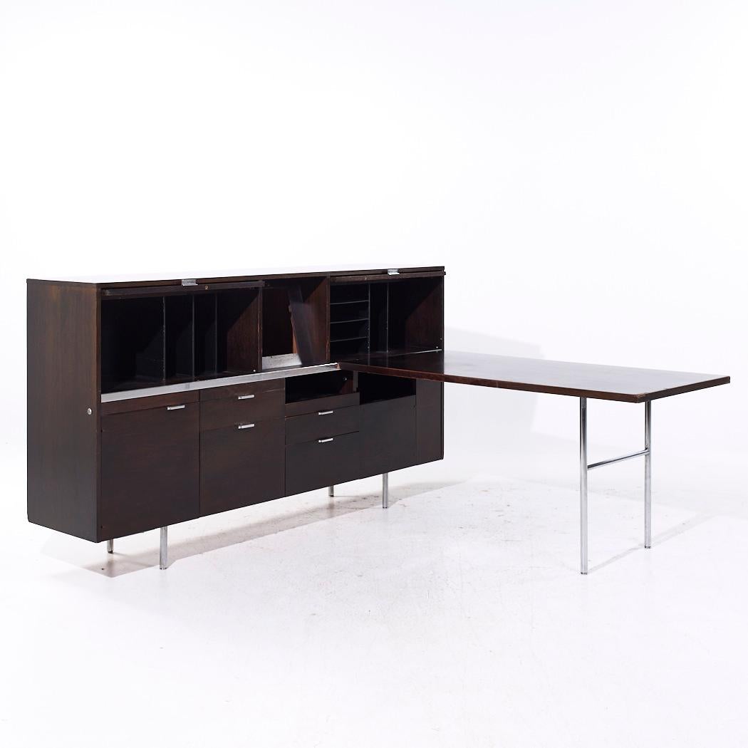 George Nelson für Herman Miller Mid Century-Schreibtisch mit Rückenlehne

Dieser Schreibtisch misst: 80,75 breit x 18,5 tief x 45 hoch
Die Rückkehr Maßnahmen: 59 breit x 29,5 tief x 29 Zoll hoch, mit einem Stuhl Abstand von 27,5 Zoll

Alle