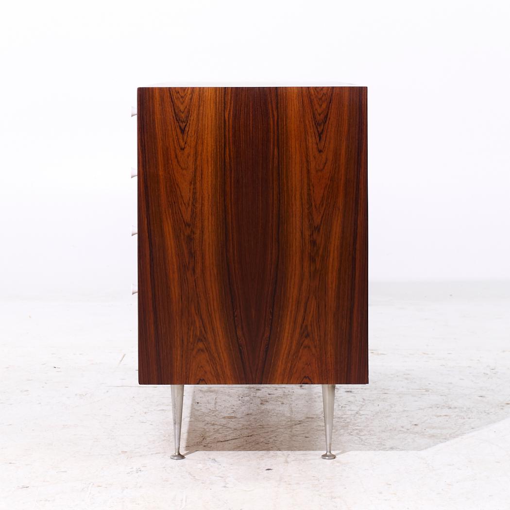 George Nelson per Herman Miller Comò a 8 cassetti in legno di palissandro di metà secolo In condizioni buone in vendita a Countryside, IL