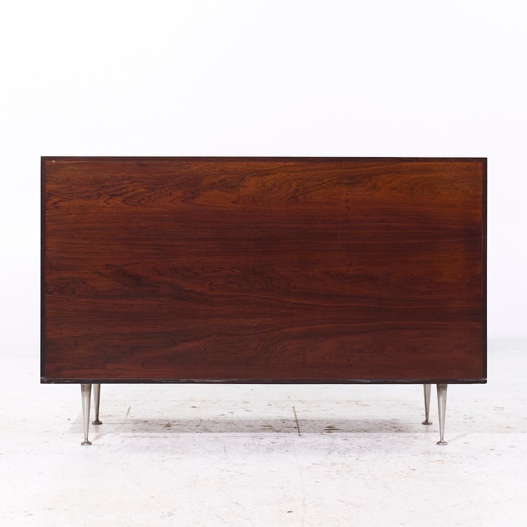 Fine XX secolo George Nelson per Herman Miller Comò a 8 cassetti in legno di palissandro di metà secolo in vendita